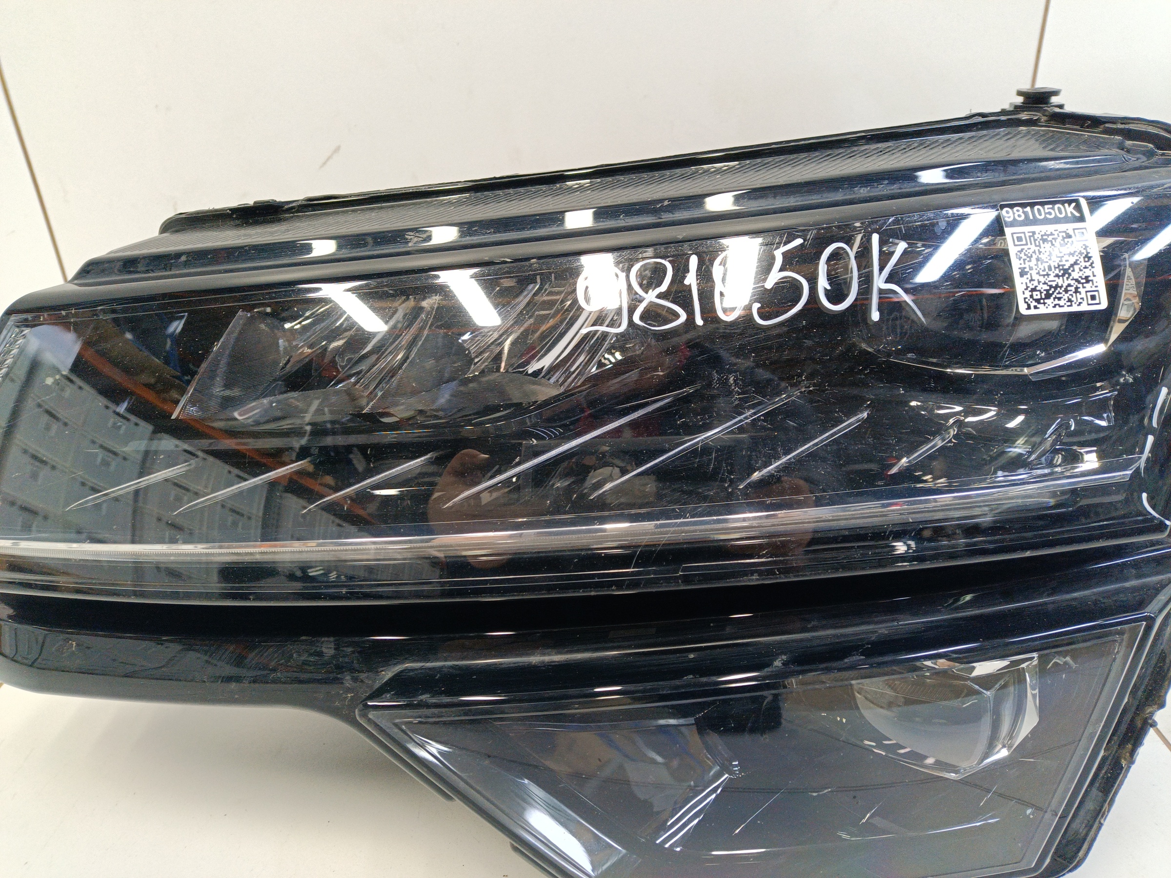 Фара передняя левая Skoda Karoq LED