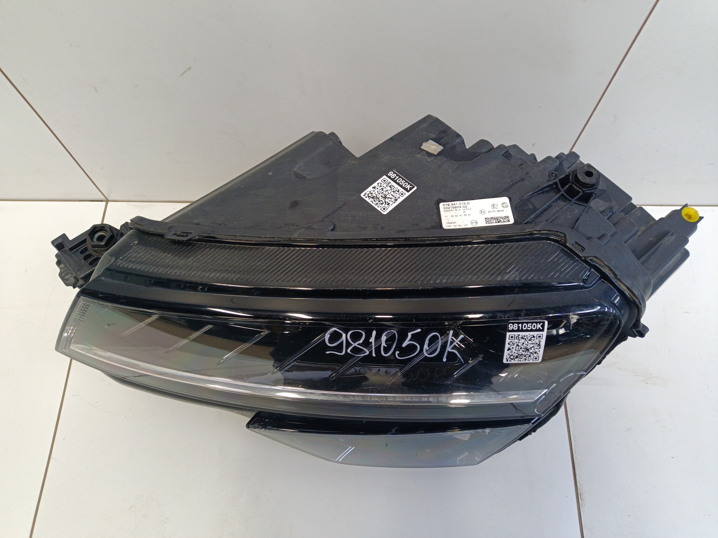 Фара передняя левая Skoda Karoq LED