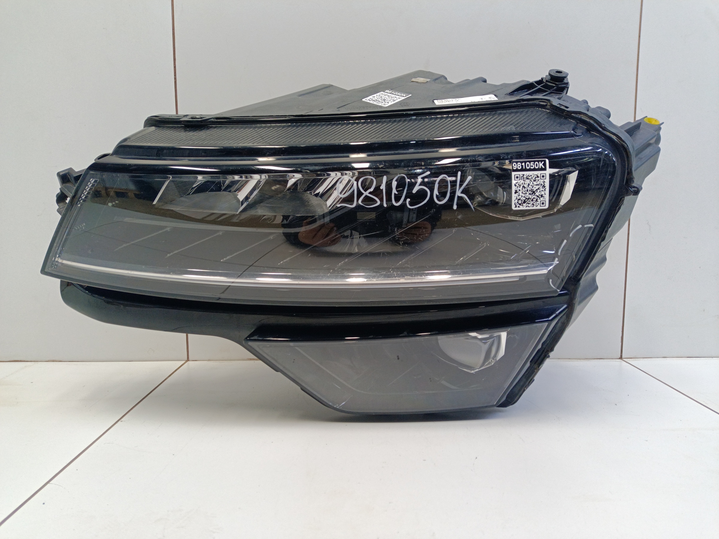 Фара передняя левая Skoda Karoq LED