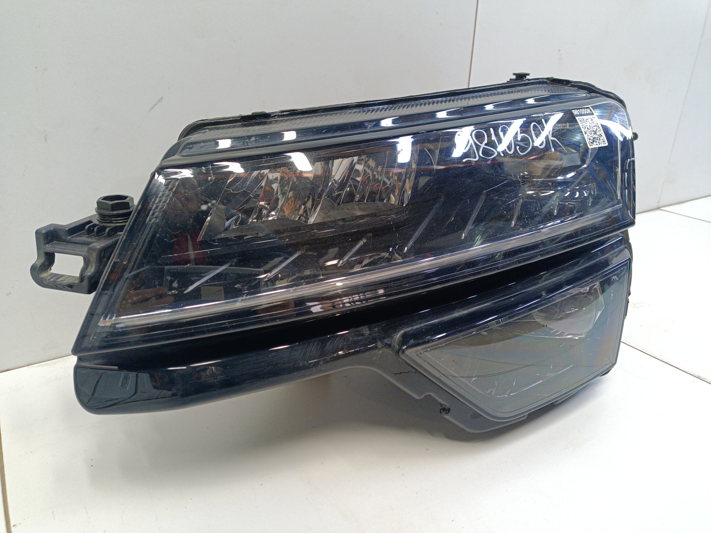 Фара передняя левая Skoda Karoq LED