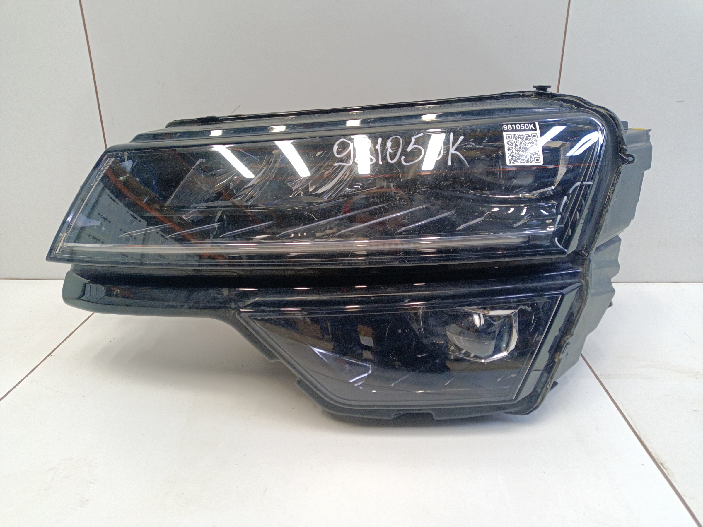 Фара передняя левая Skoda Karoq LED