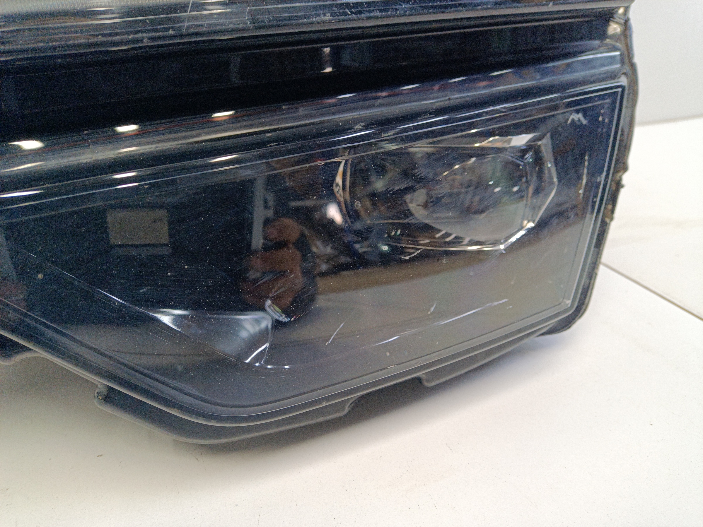 Фара передняя левая Skoda Karoq LED