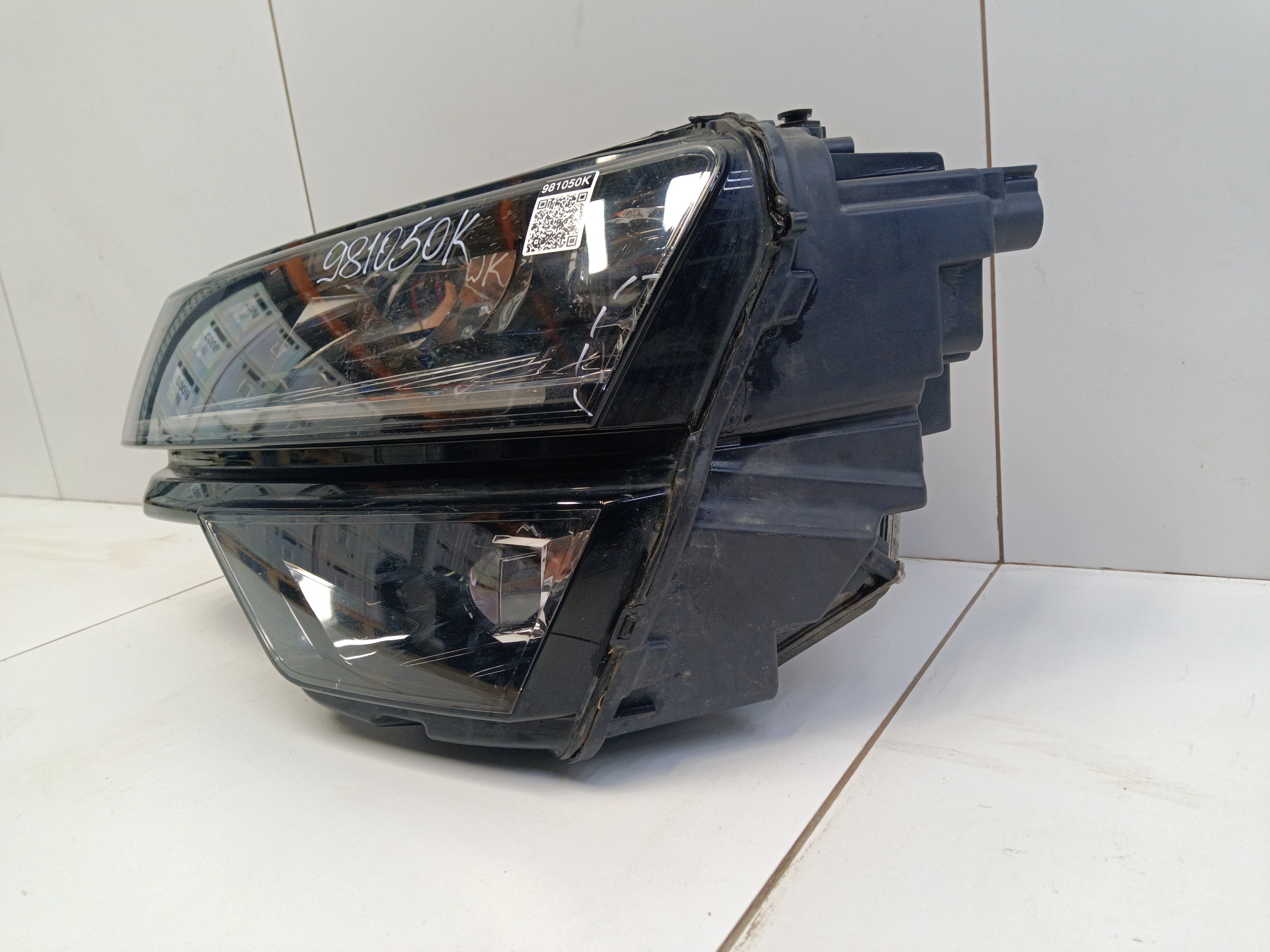 Фара передняя левая Skoda Karoq LED