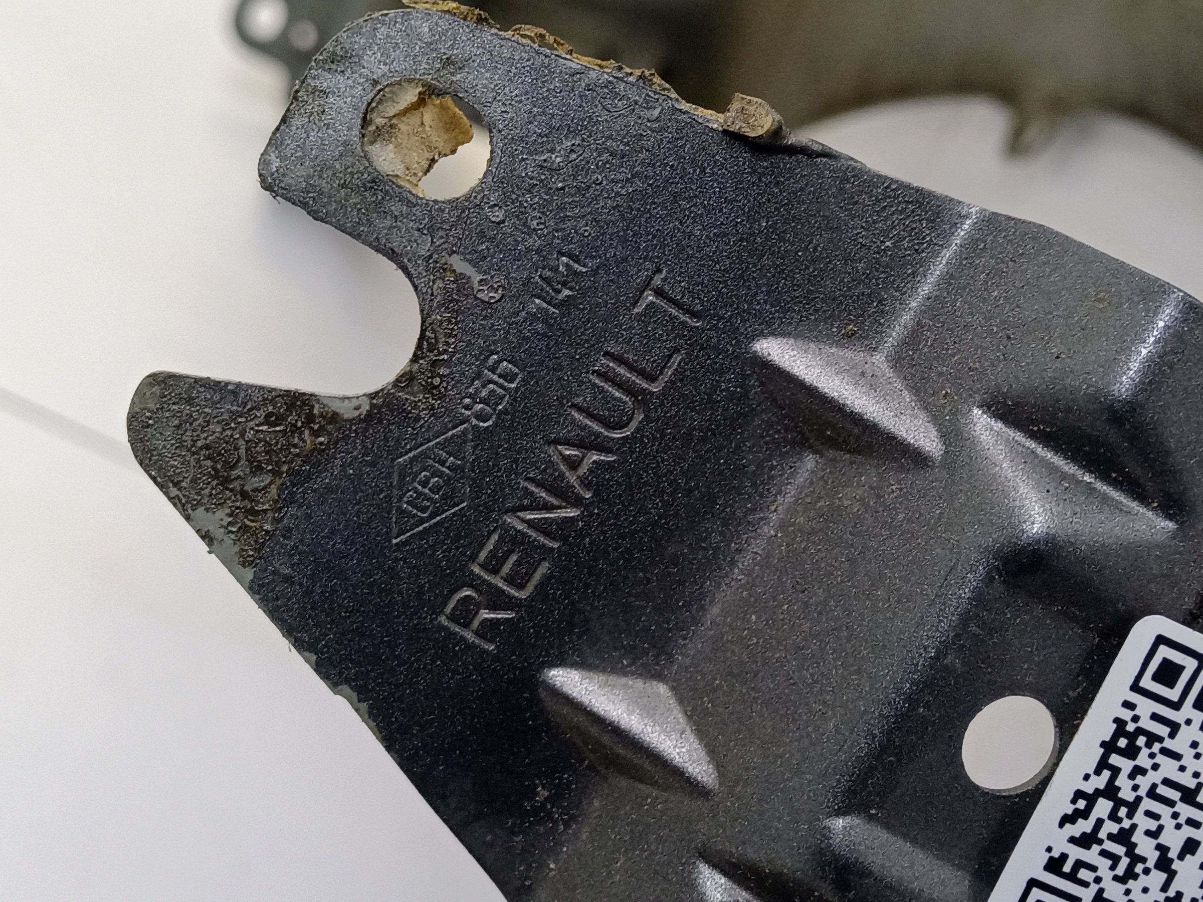 Крыло переднее правое Renault Duster 1