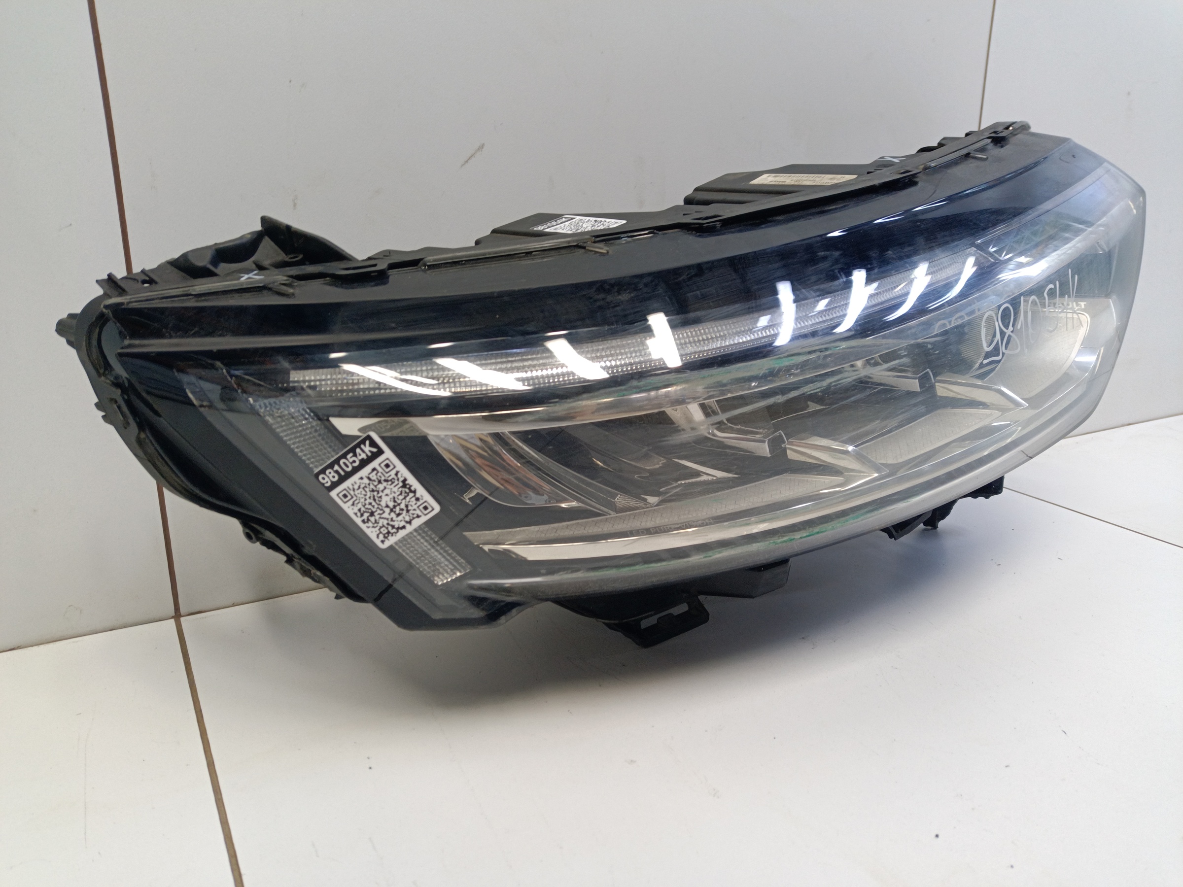 Фара передняя правая Renault Koleos 2 Restail LED