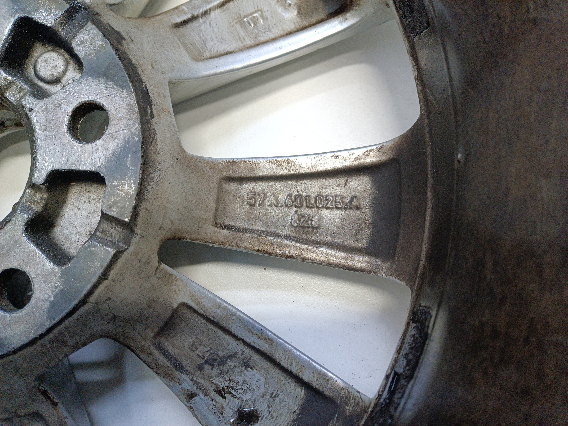 Диск колеса литой Skoda Karoq R16