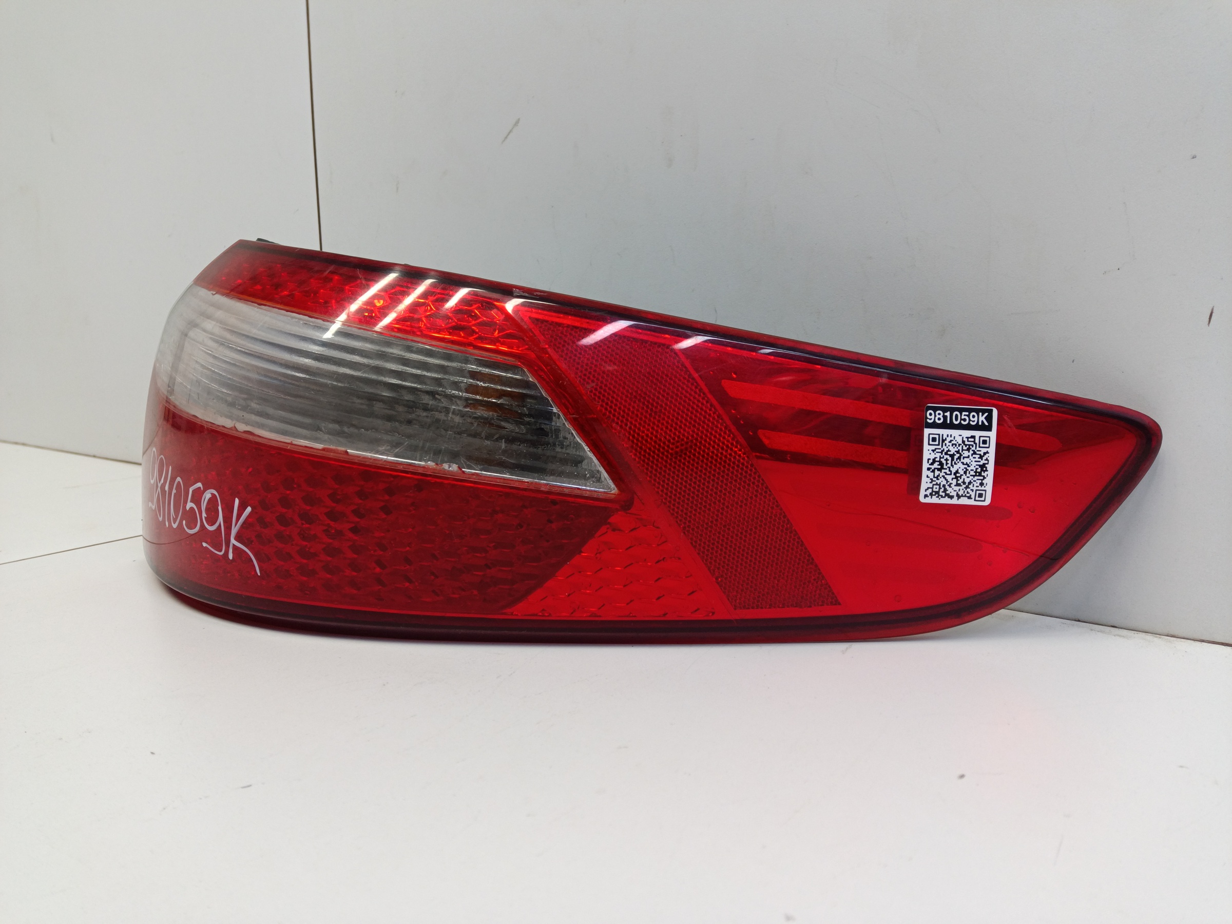 Фонарь задний правый наружный Kia Rio 3 Sedan