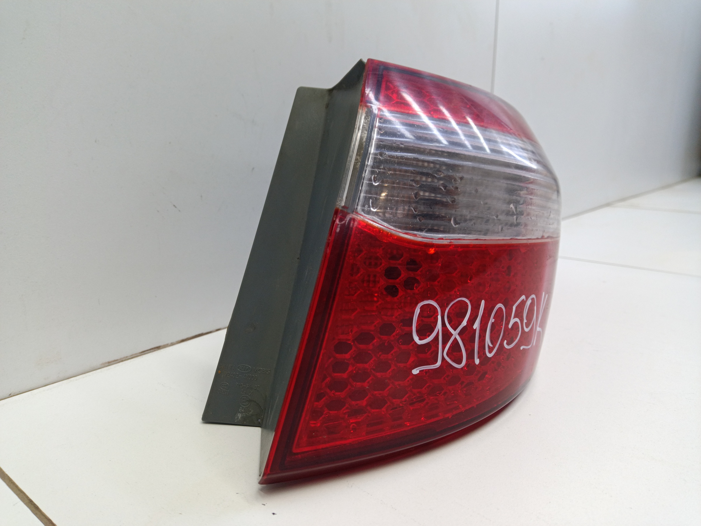 Фонарь задний правый наружный Kia Rio 3 Sedan