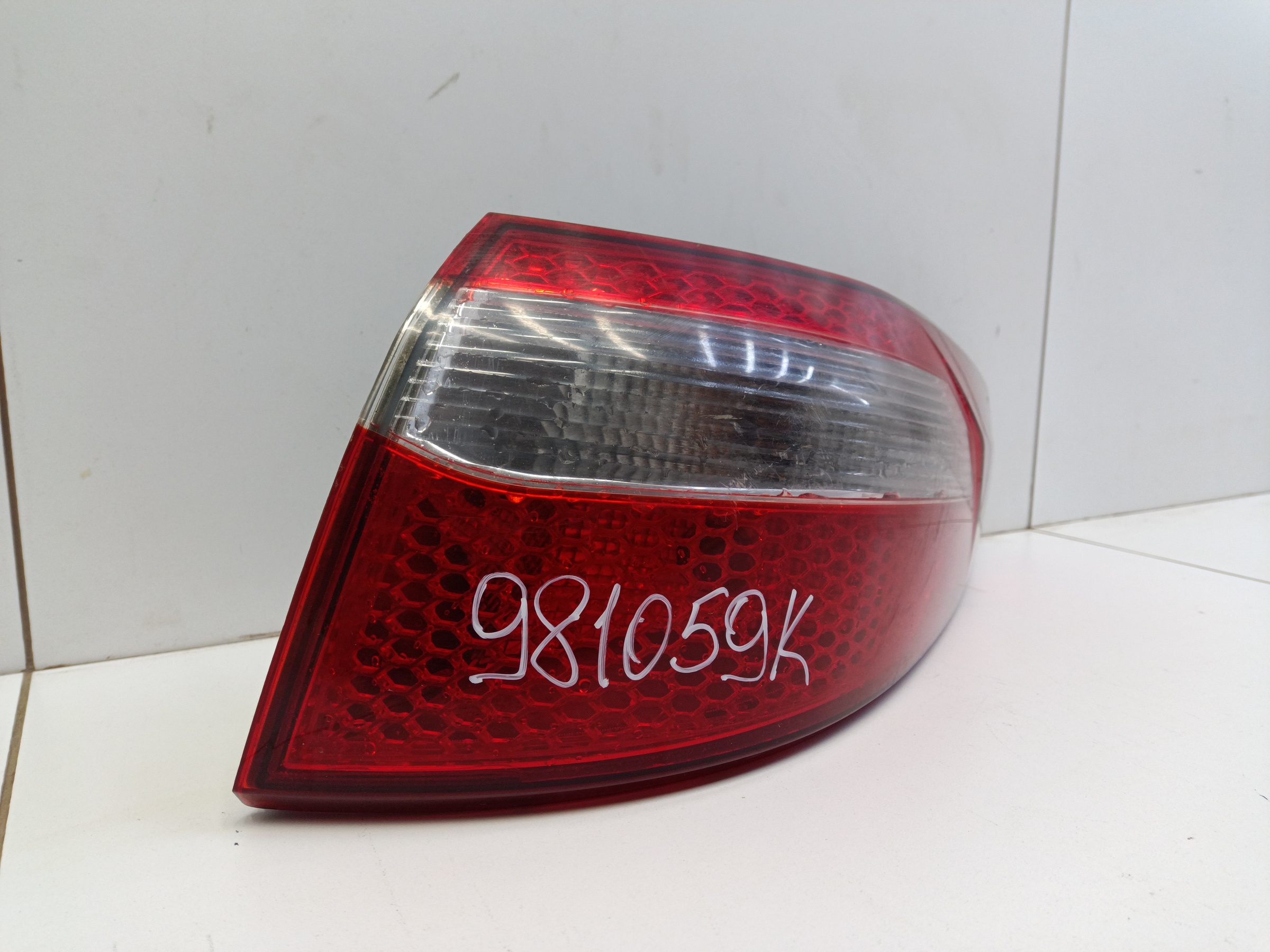 Фонарь задний правый наружный Kia Rio 3 Sedan