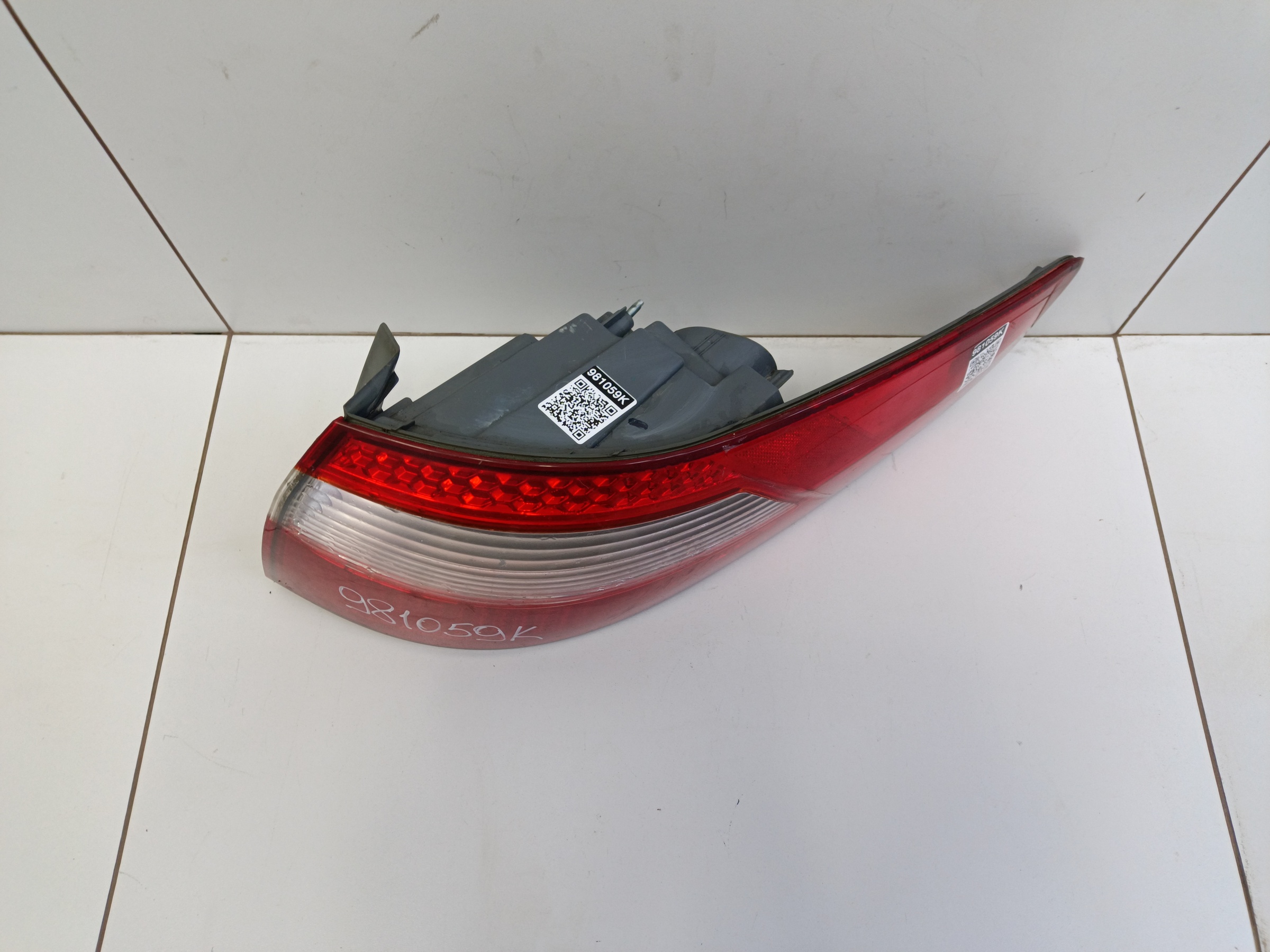Фонарь задний правый наружный Kia Rio 3 Sedan