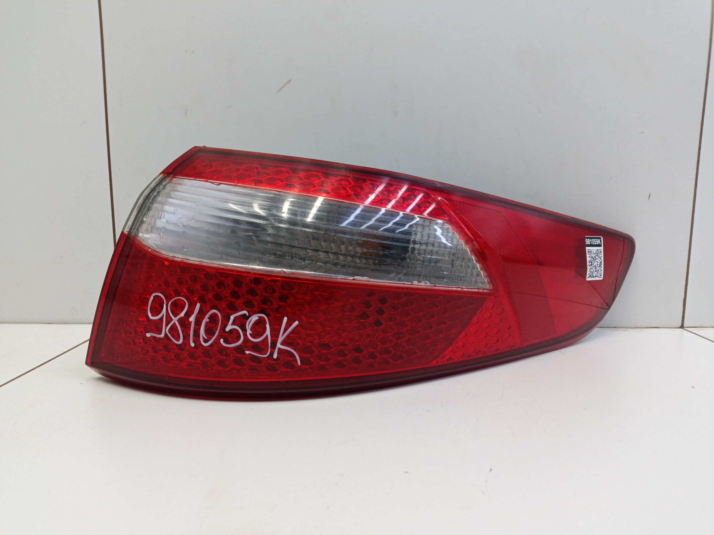 Фонарь задний правый наружный Kia Rio 3 Sedan