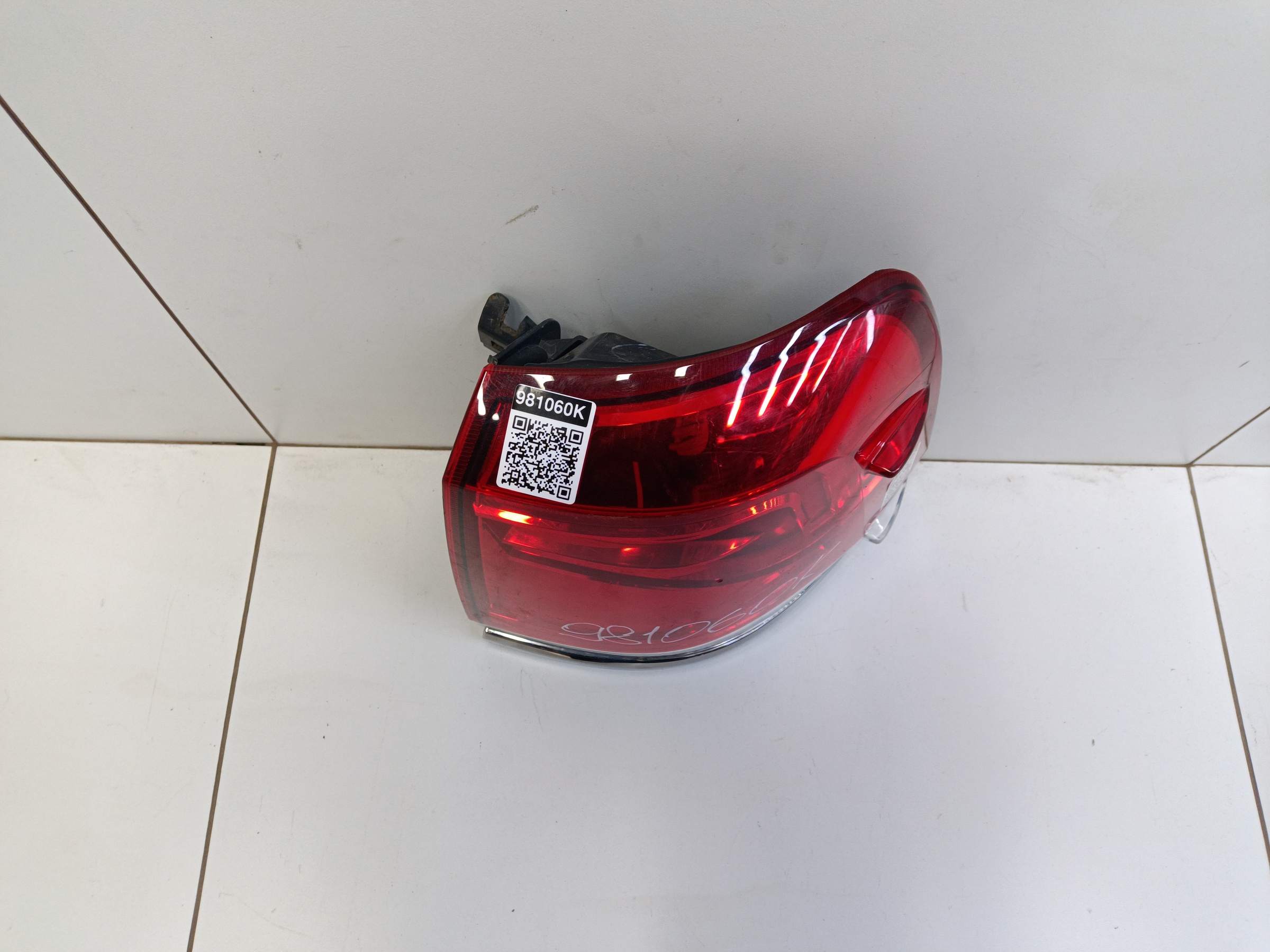 Фонарь задний правый наружный Toyota Land Cruiser 200 Restail 2 LED