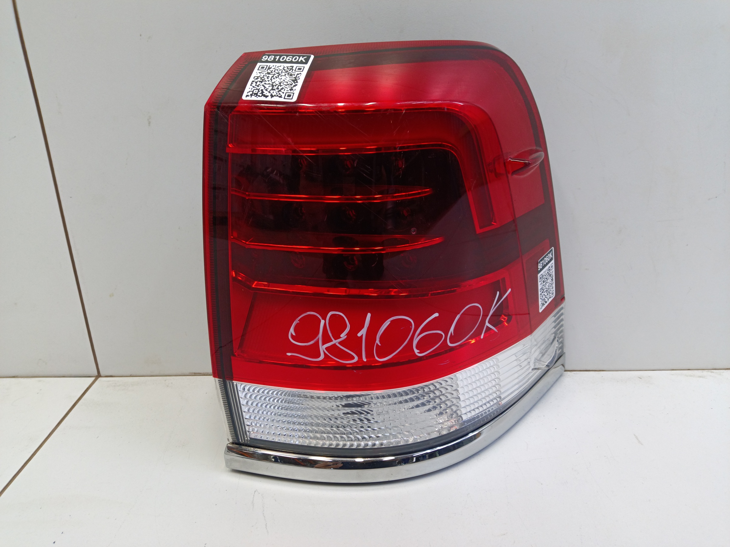 Фонарь задний правый наружный Toyota Land Cruiser 200 Restail 2 LED