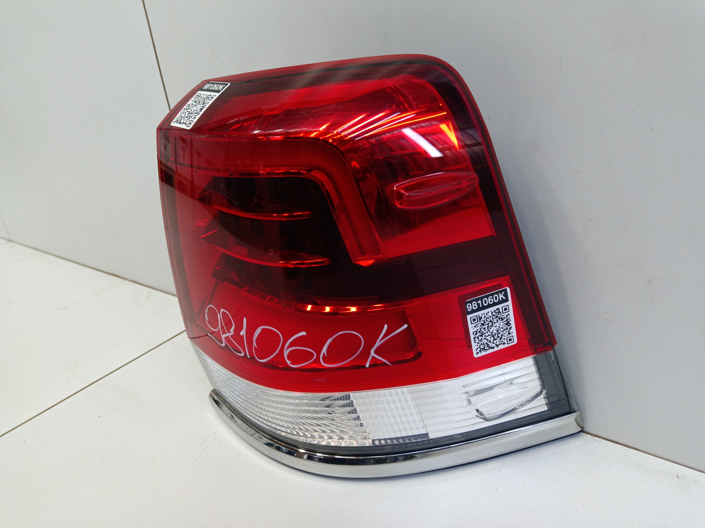 Фонарь задний правый наружный Toyota Land Cruiser 200 Restail 2 LED