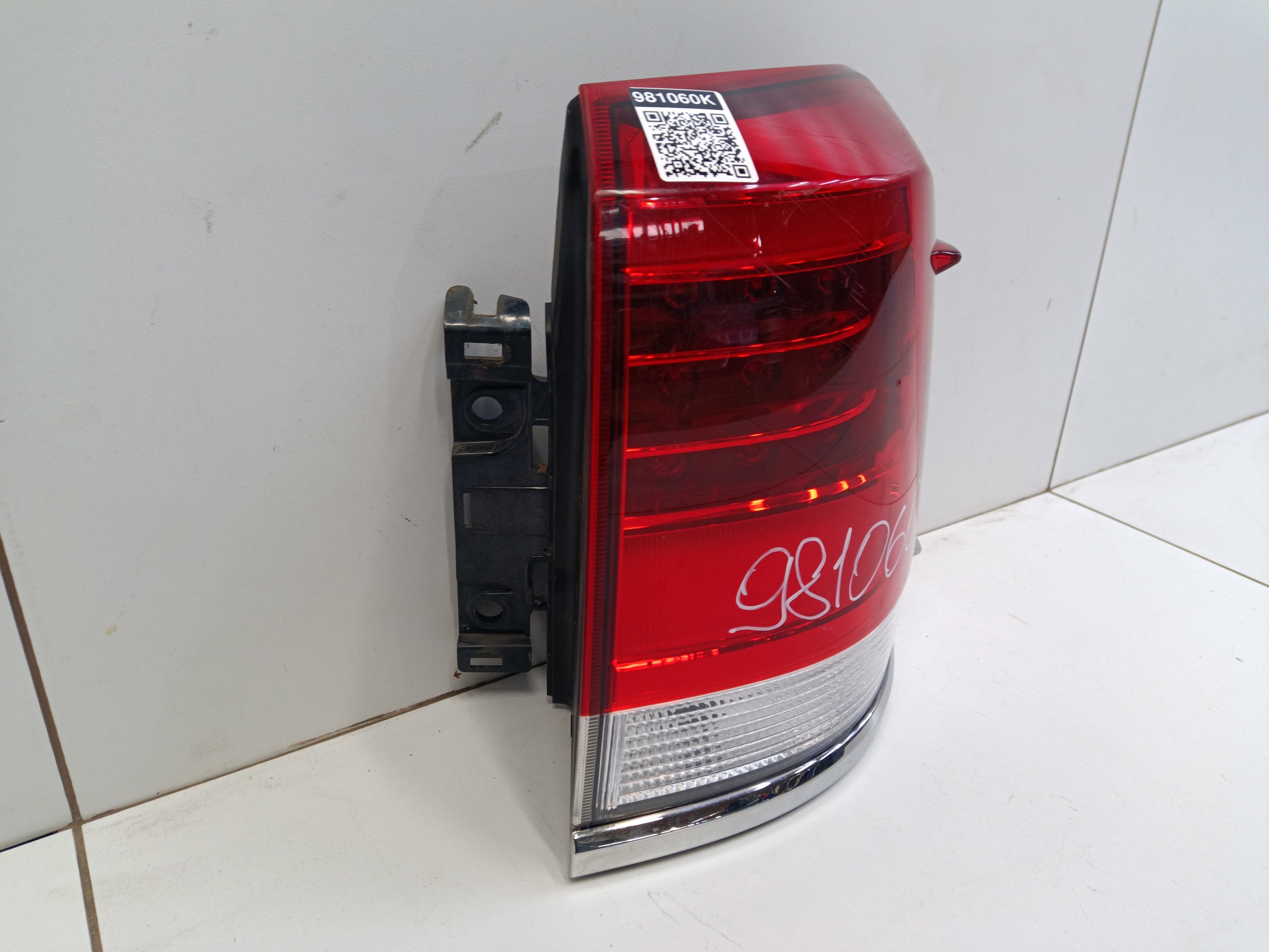 Фонарь задний правый наружный Toyota Land Cruiser 200 Restail 2 LED