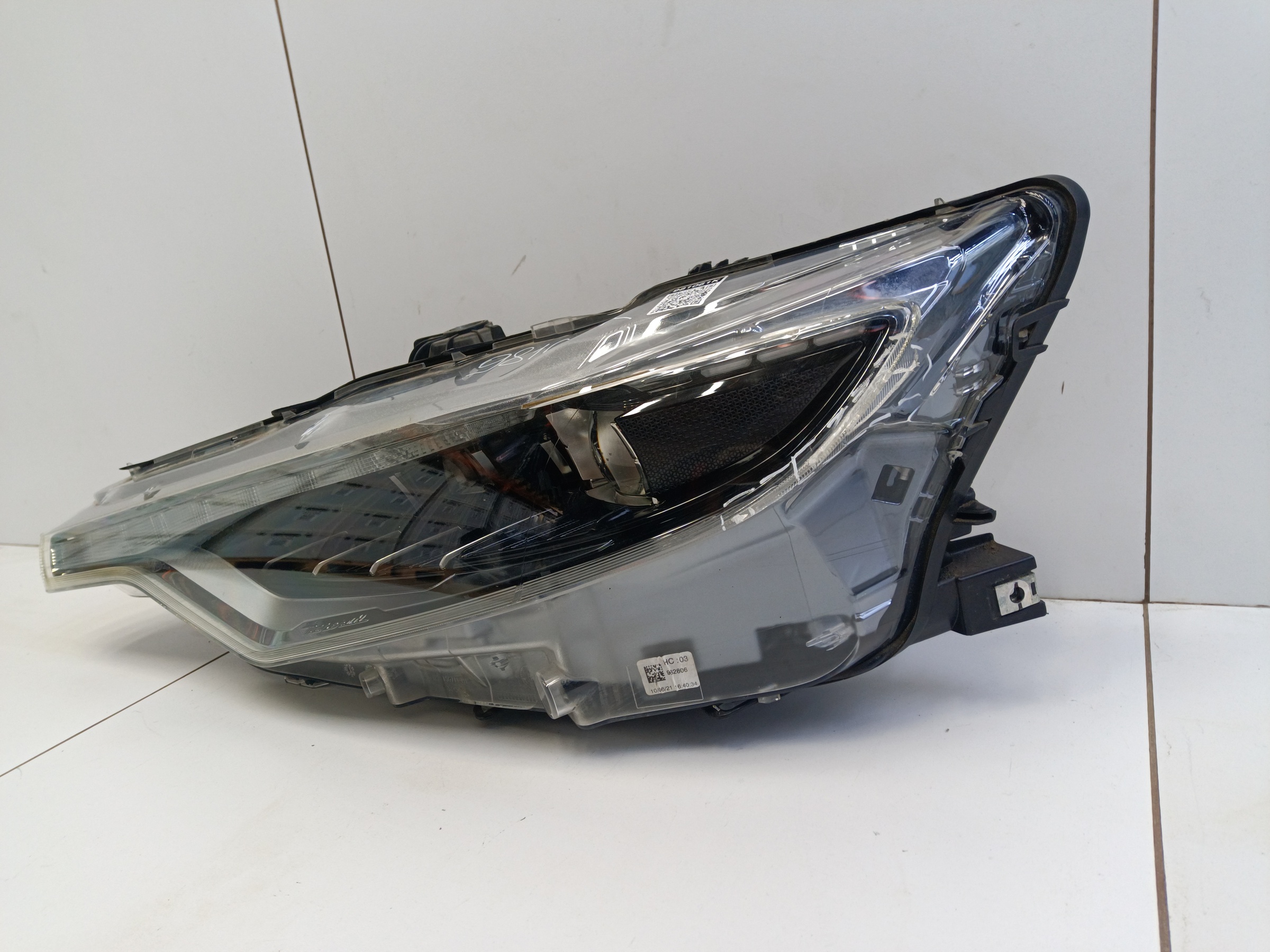 Фара передняя левая Maserati Levante 1 Restail