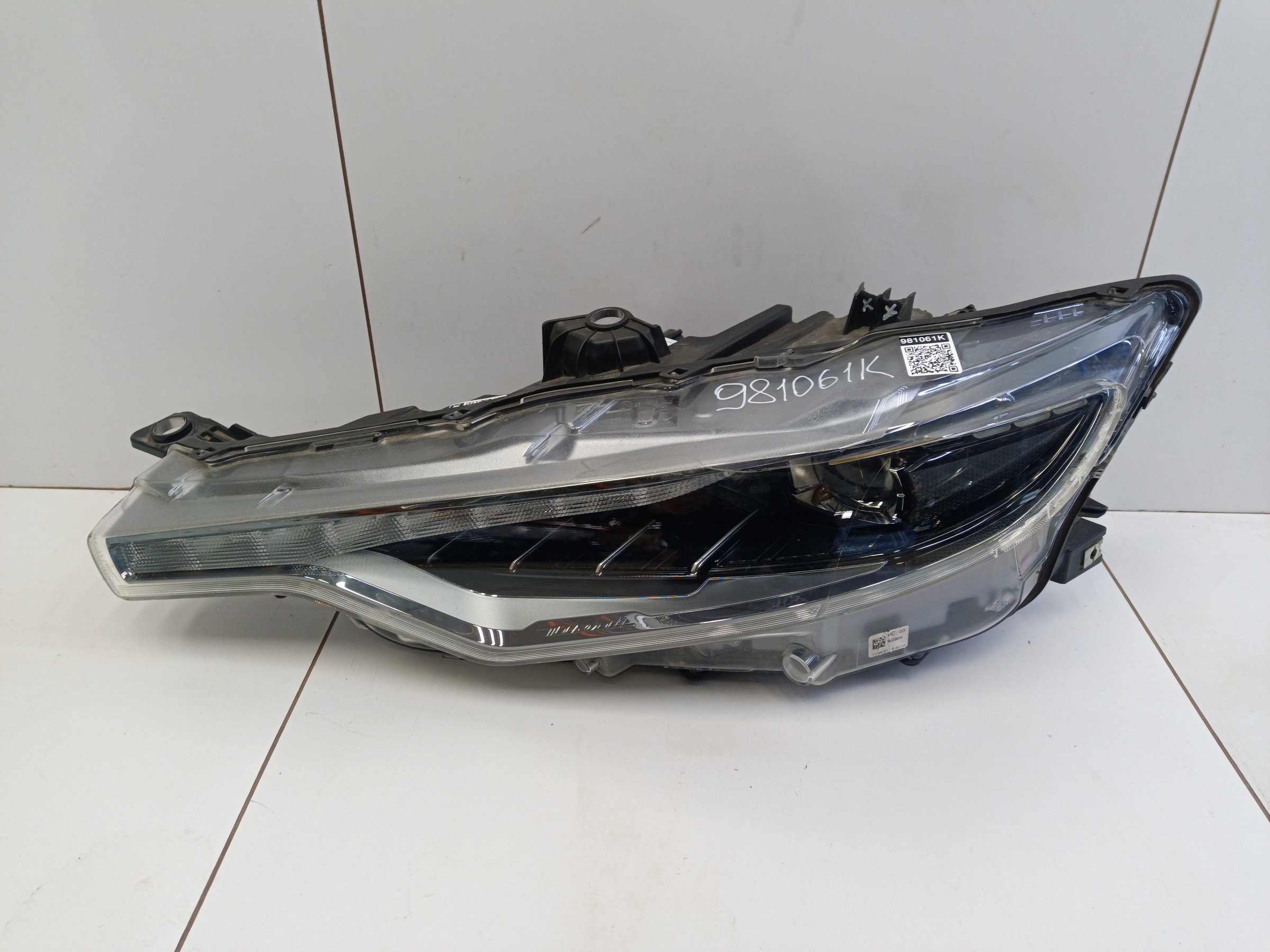 Фара передняя левая Maserati Levante 1 Restail