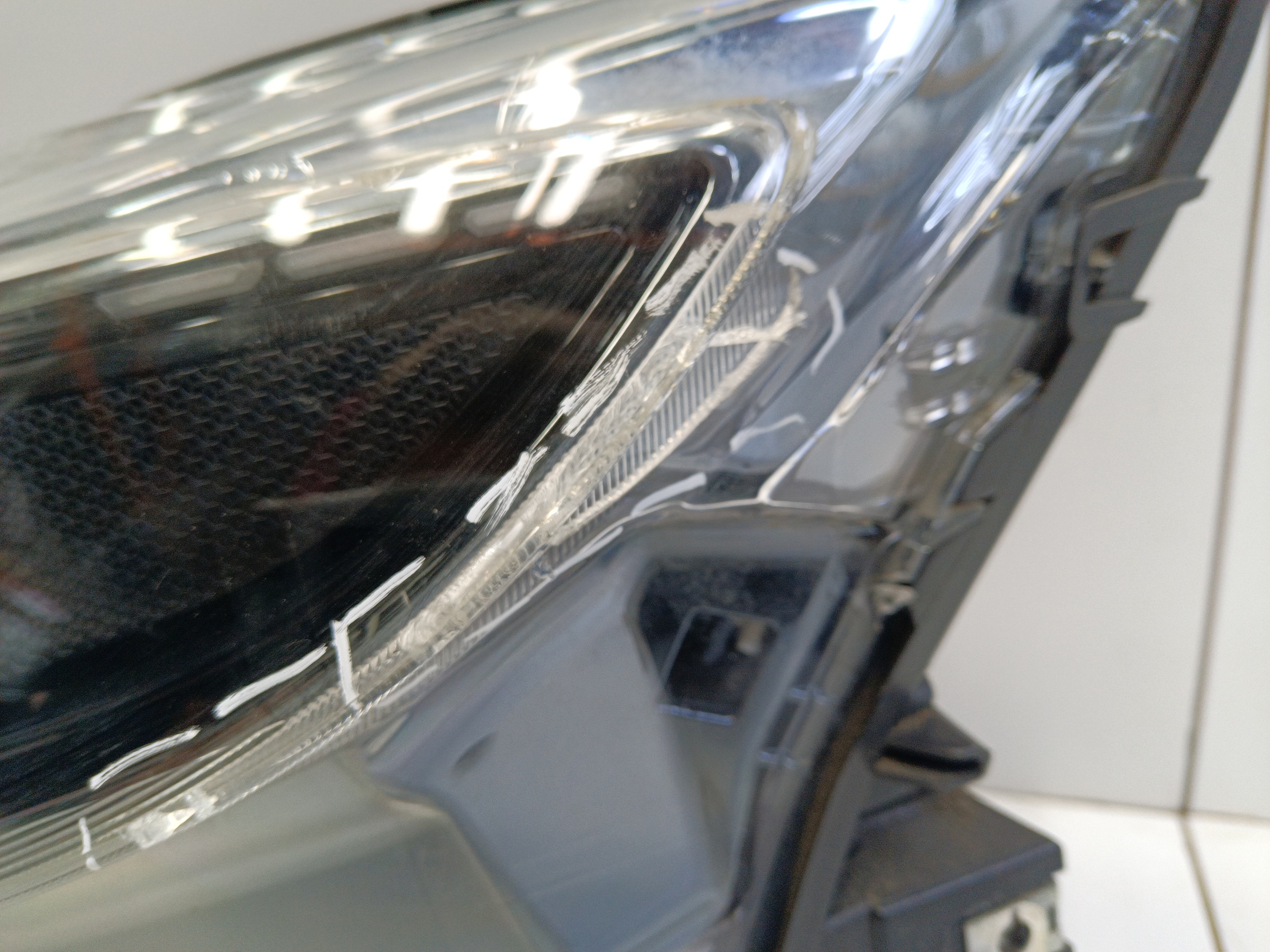 Фара передняя левая Maserati Levante 1 Restail