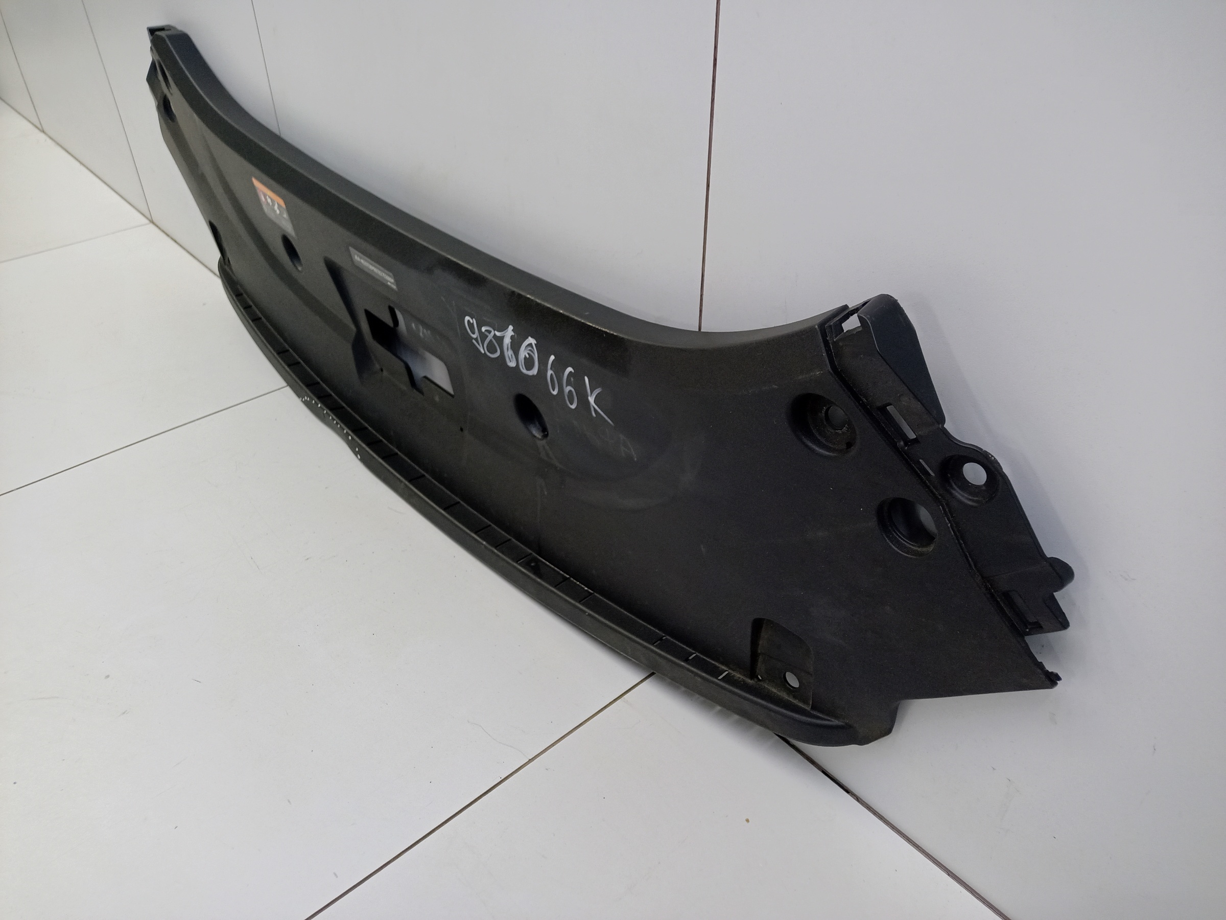 Накладка передней панели Geely Monjaro