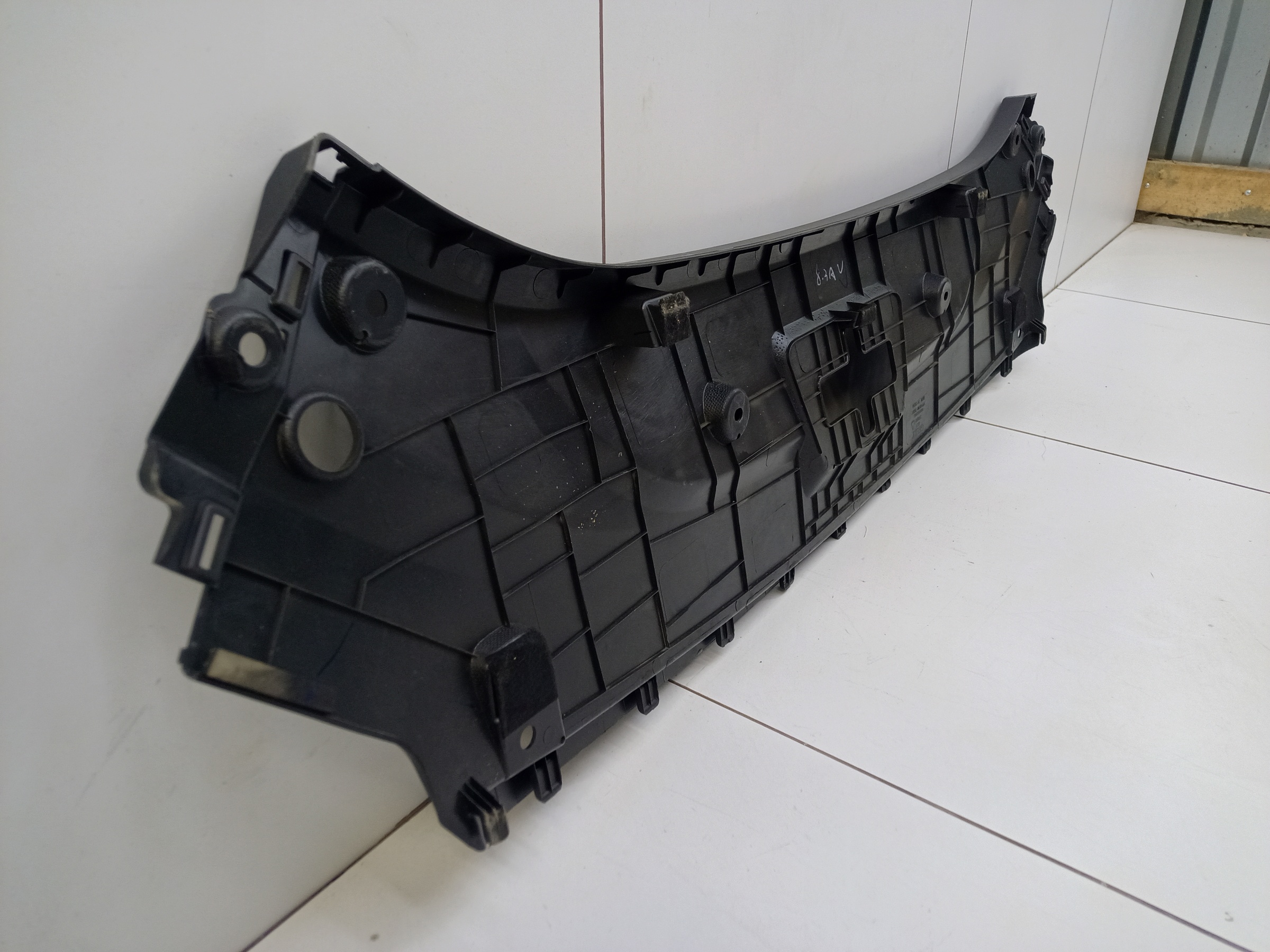 Накладка передней панели Geely Monjaro