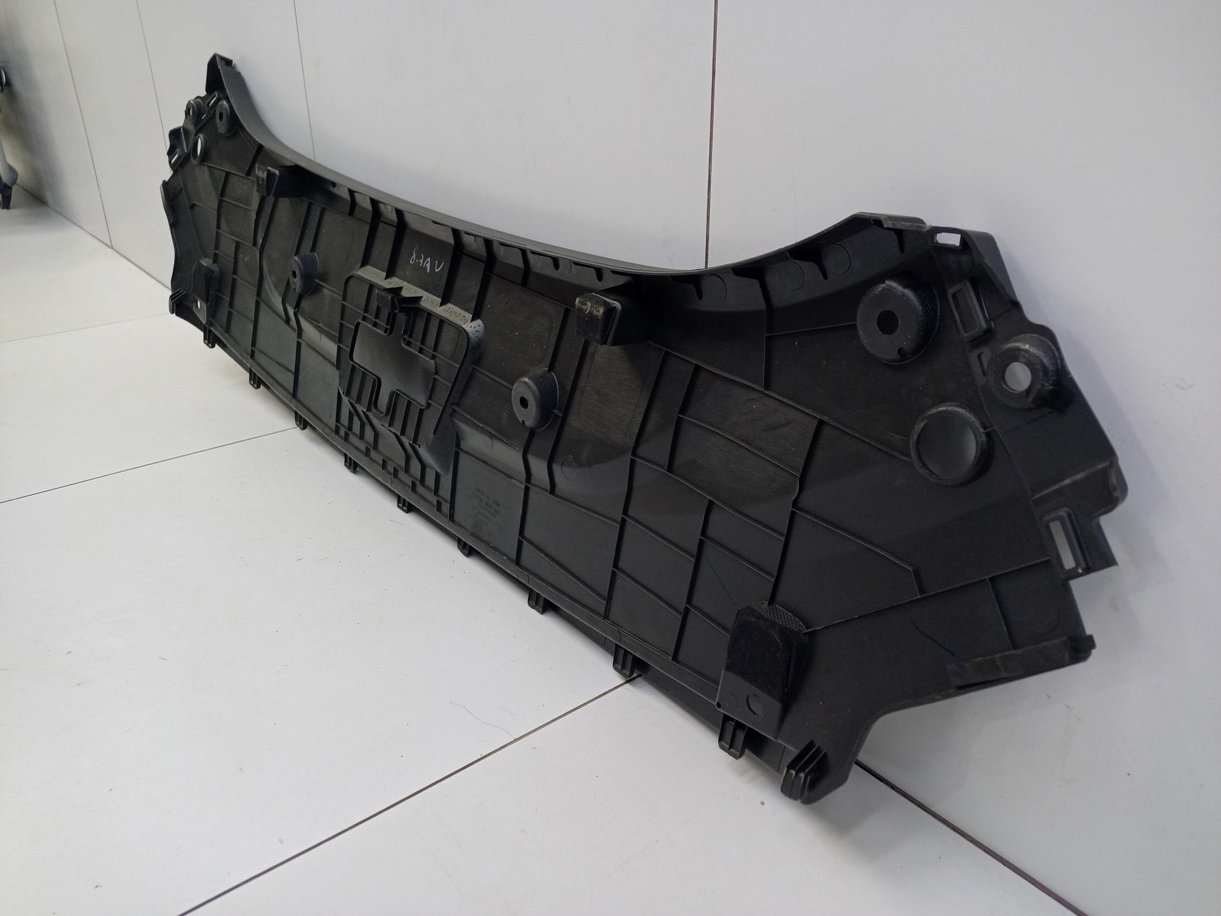 Накладка передней панели Geely Monjaro