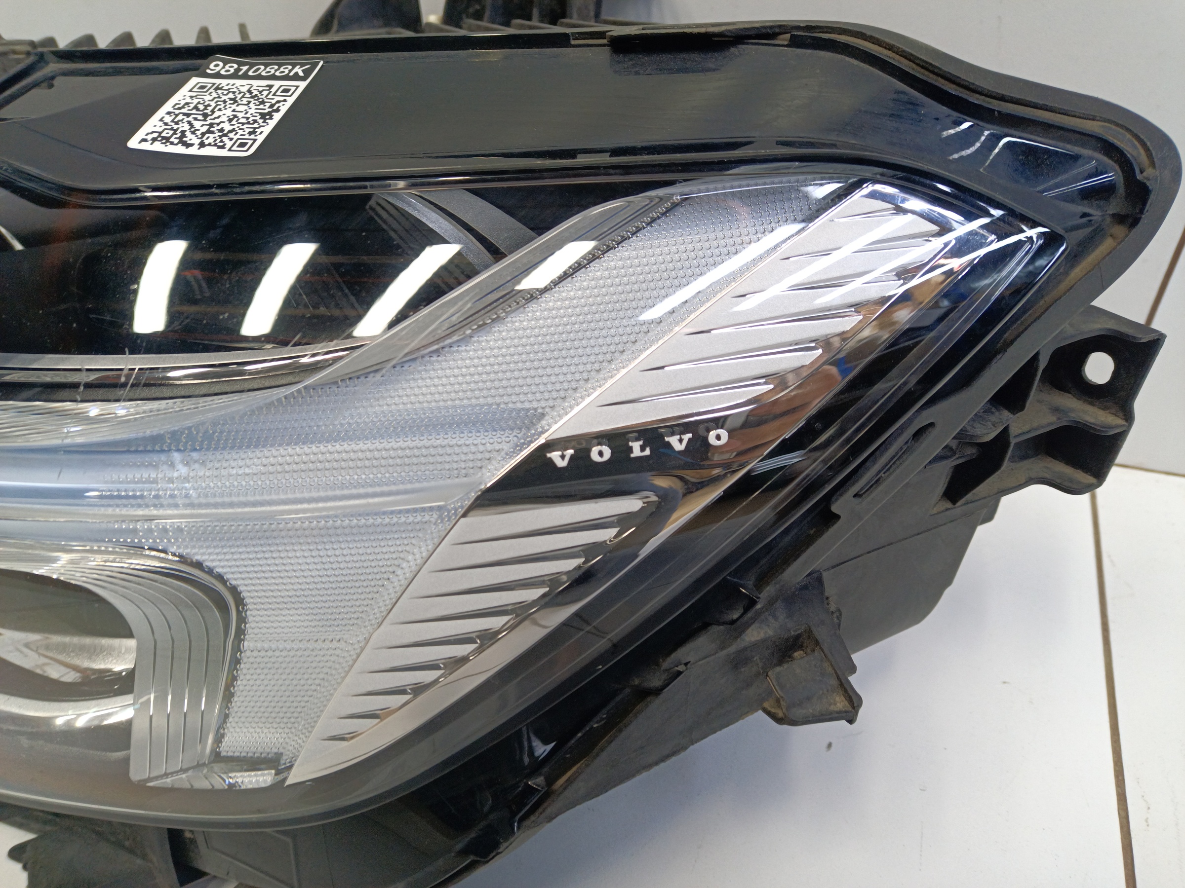 Фара передняя левая Volvo XC60 2 LED