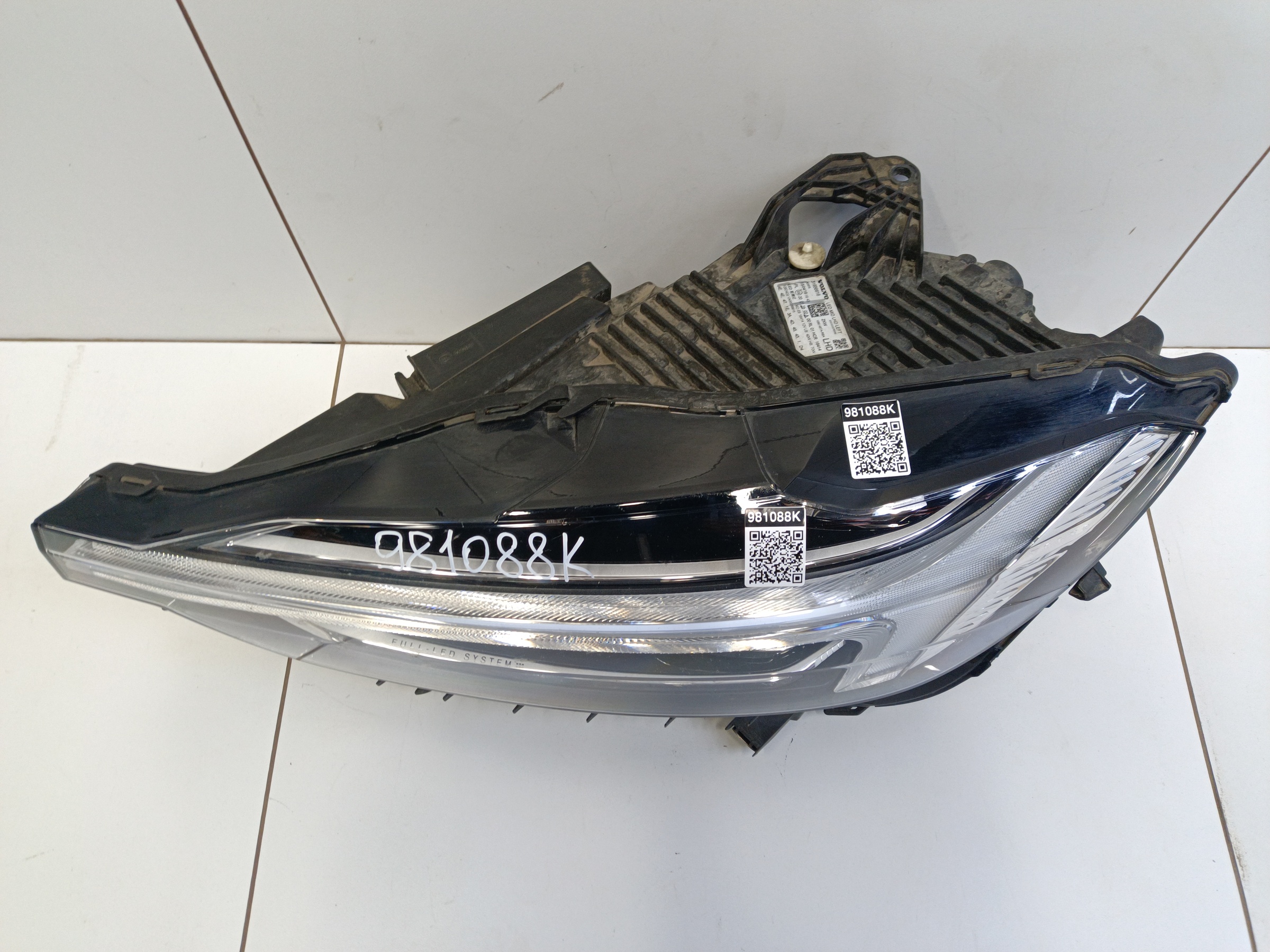 Фара передняя левая Volvo XC60 2 LED