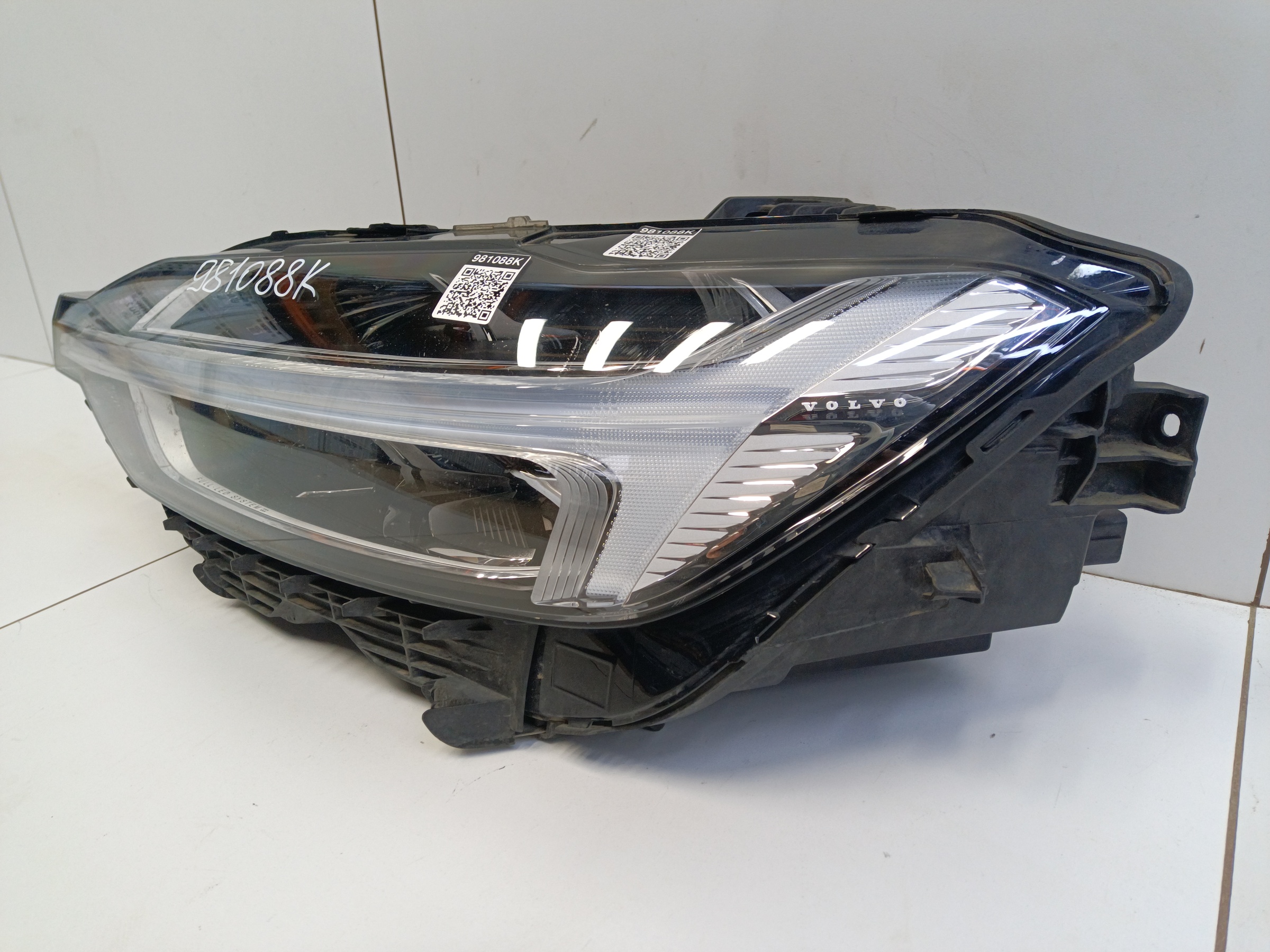 Фара передняя левая Volvo XC60 2 LED