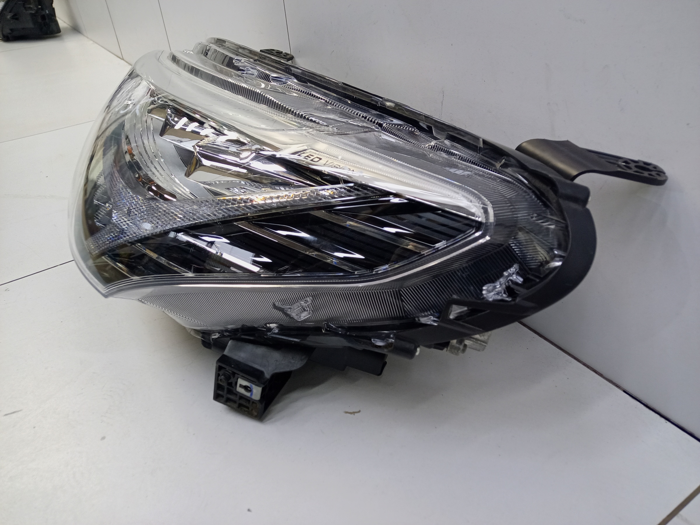 Фара передняя левая Haval Jolion LED