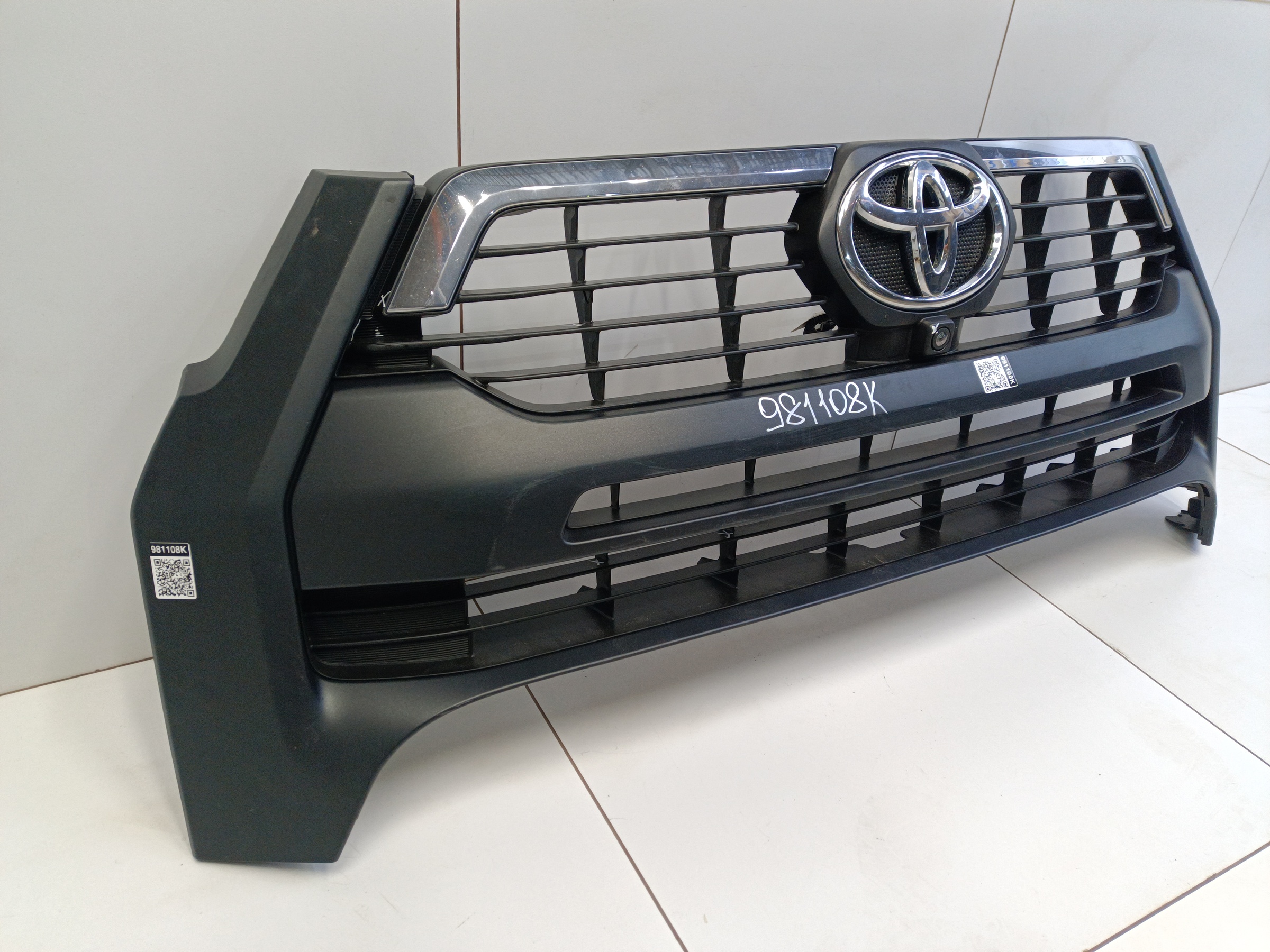 Решетка радиатора Toyota Hilux 8 Restail