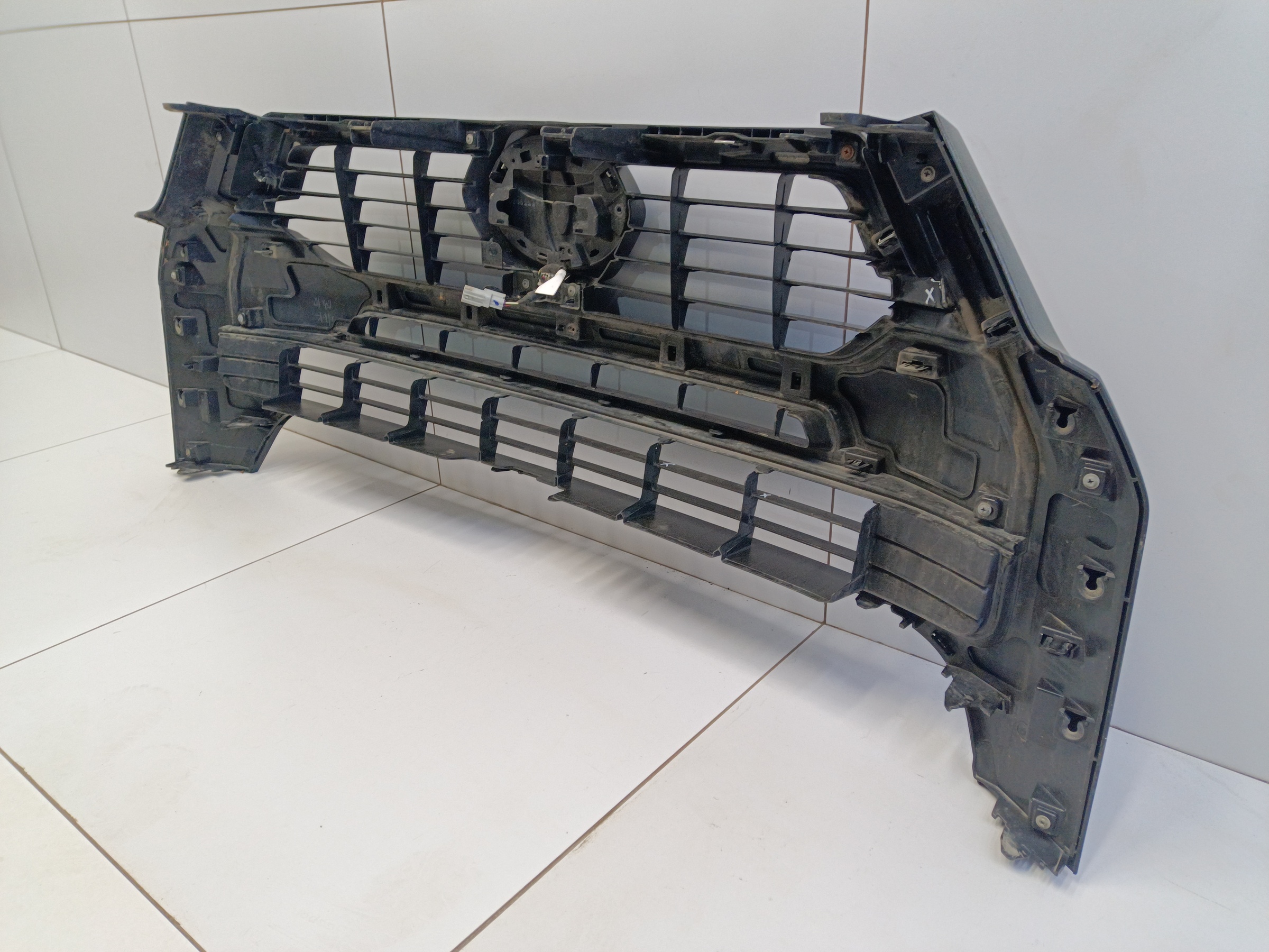 Решетка радиатора Toyota Hilux 8 Restail