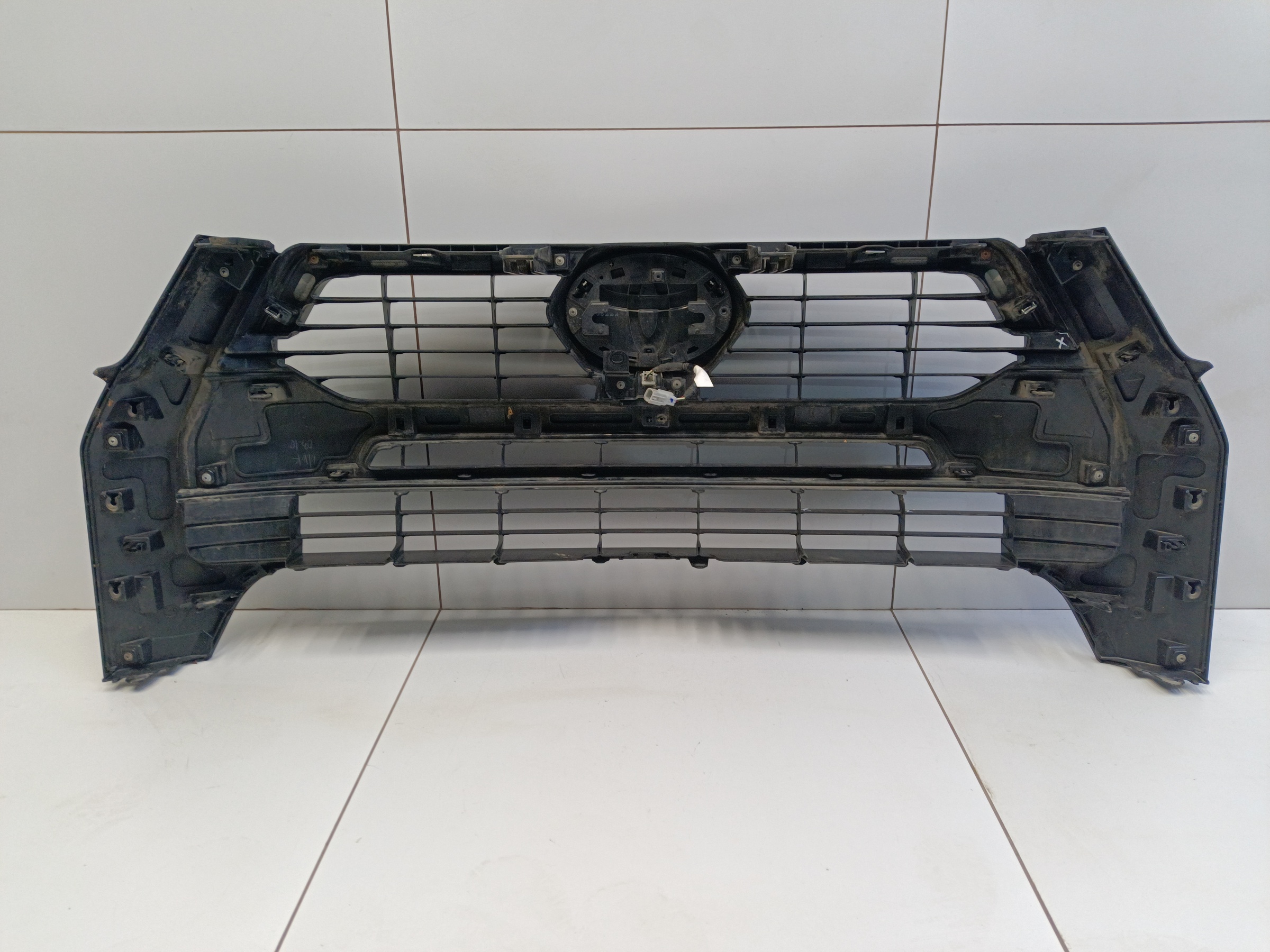 Решетка радиатора Toyota Hilux 8 Restail