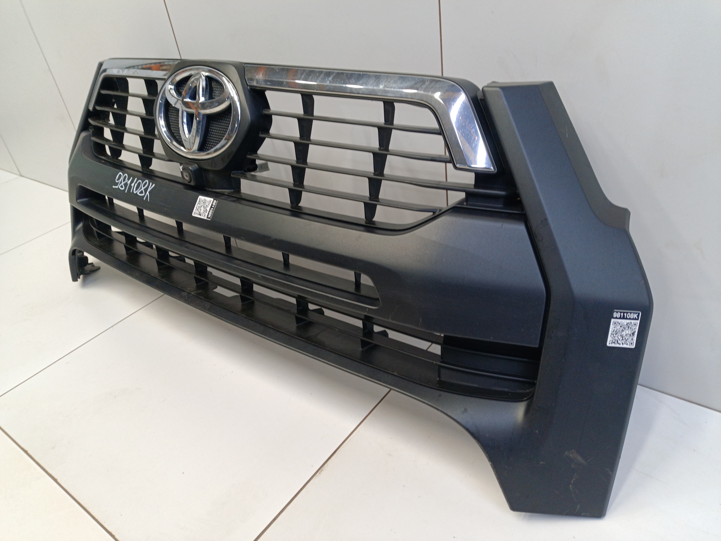 Решетка радиатора Toyota Hilux 8 Restail
