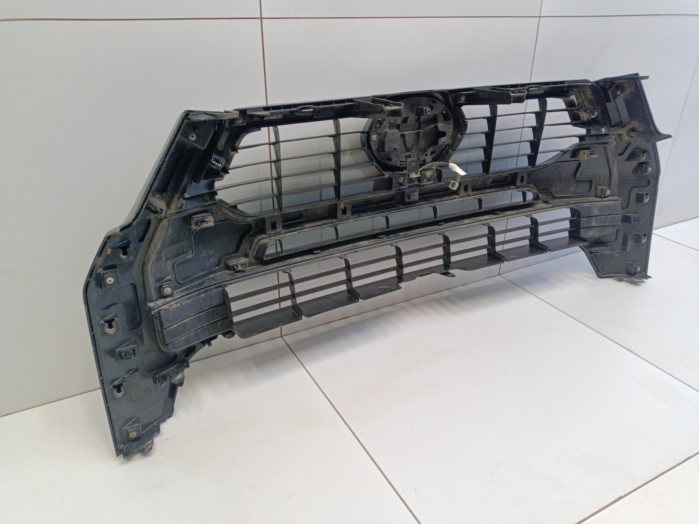 Решетка радиатора Toyota Hilux 8 Restail