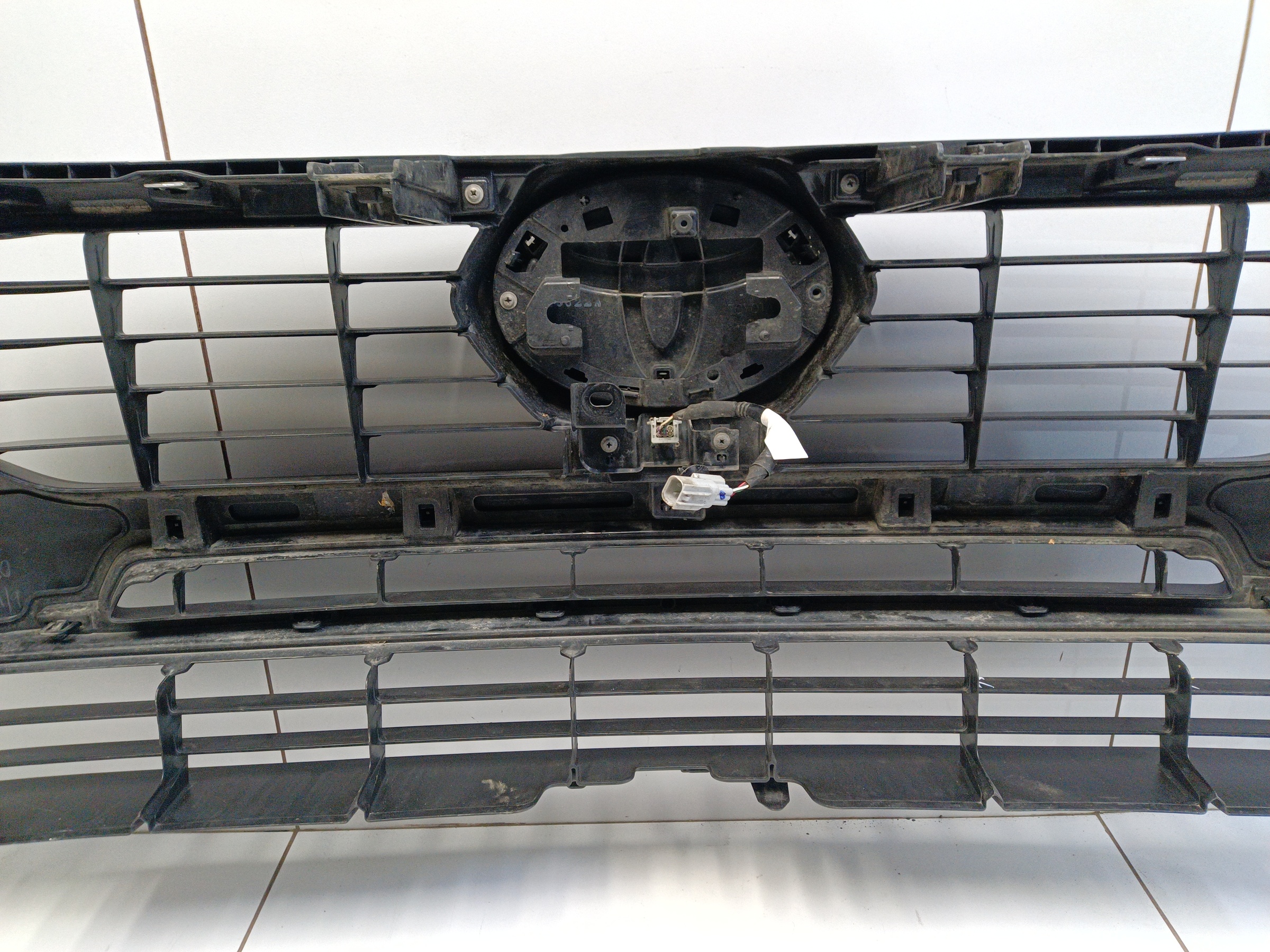 Решетка радиатора Toyota Hilux 8 Restail