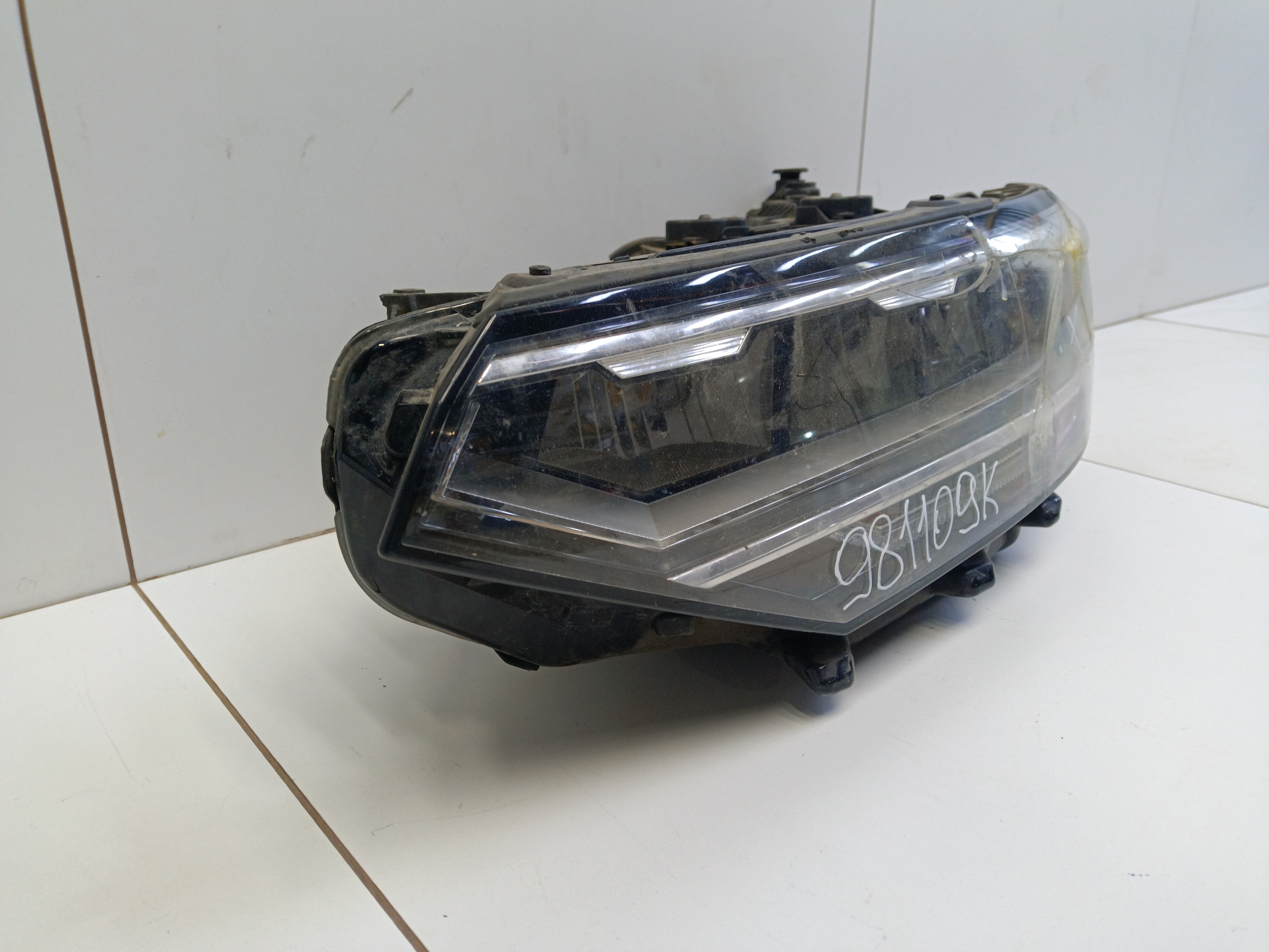 Фара передняя левая Volkswagen Passat B8 Restail LED