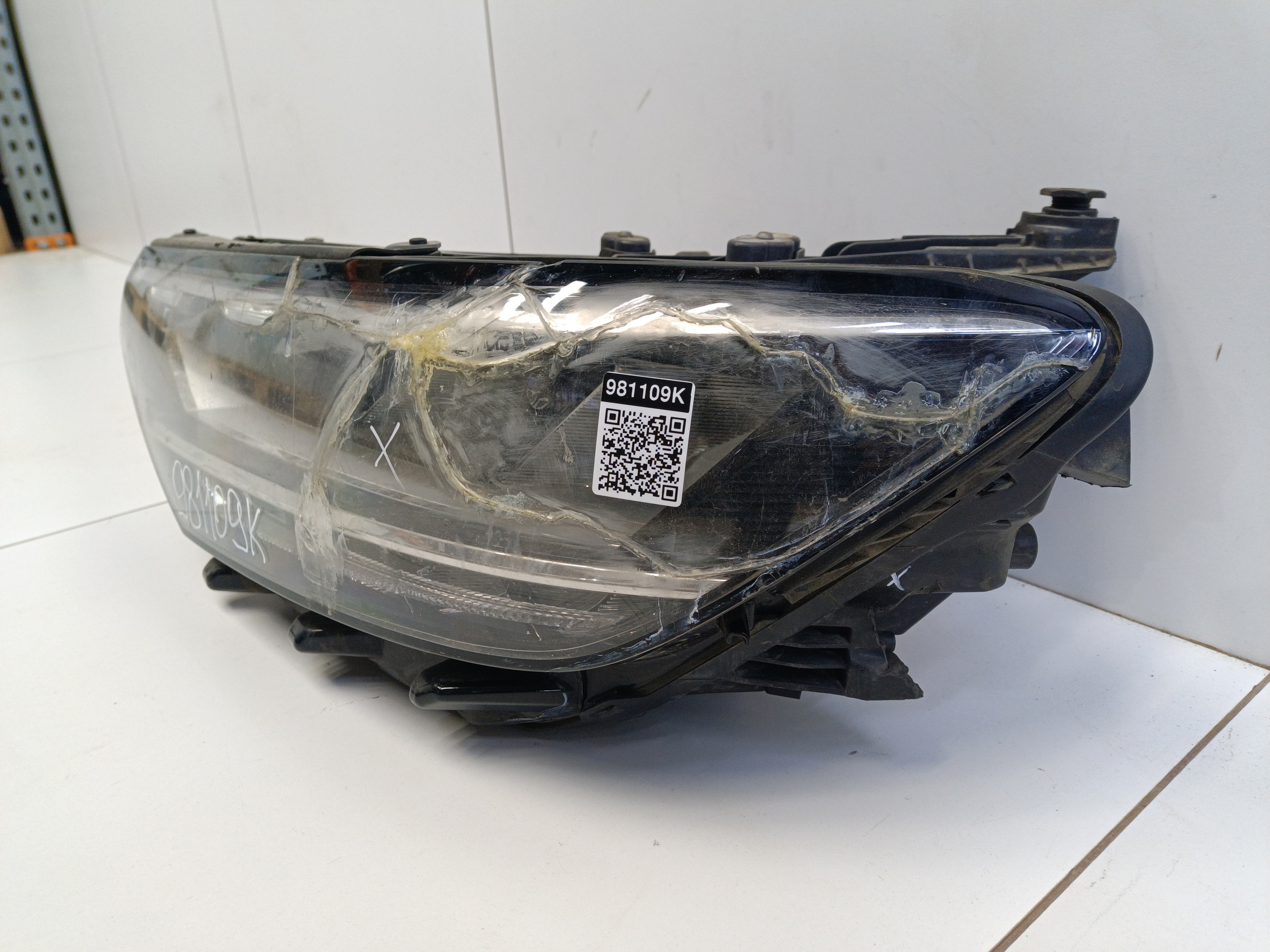 Фара передняя левая Volkswagen Passat B8 Restail LED