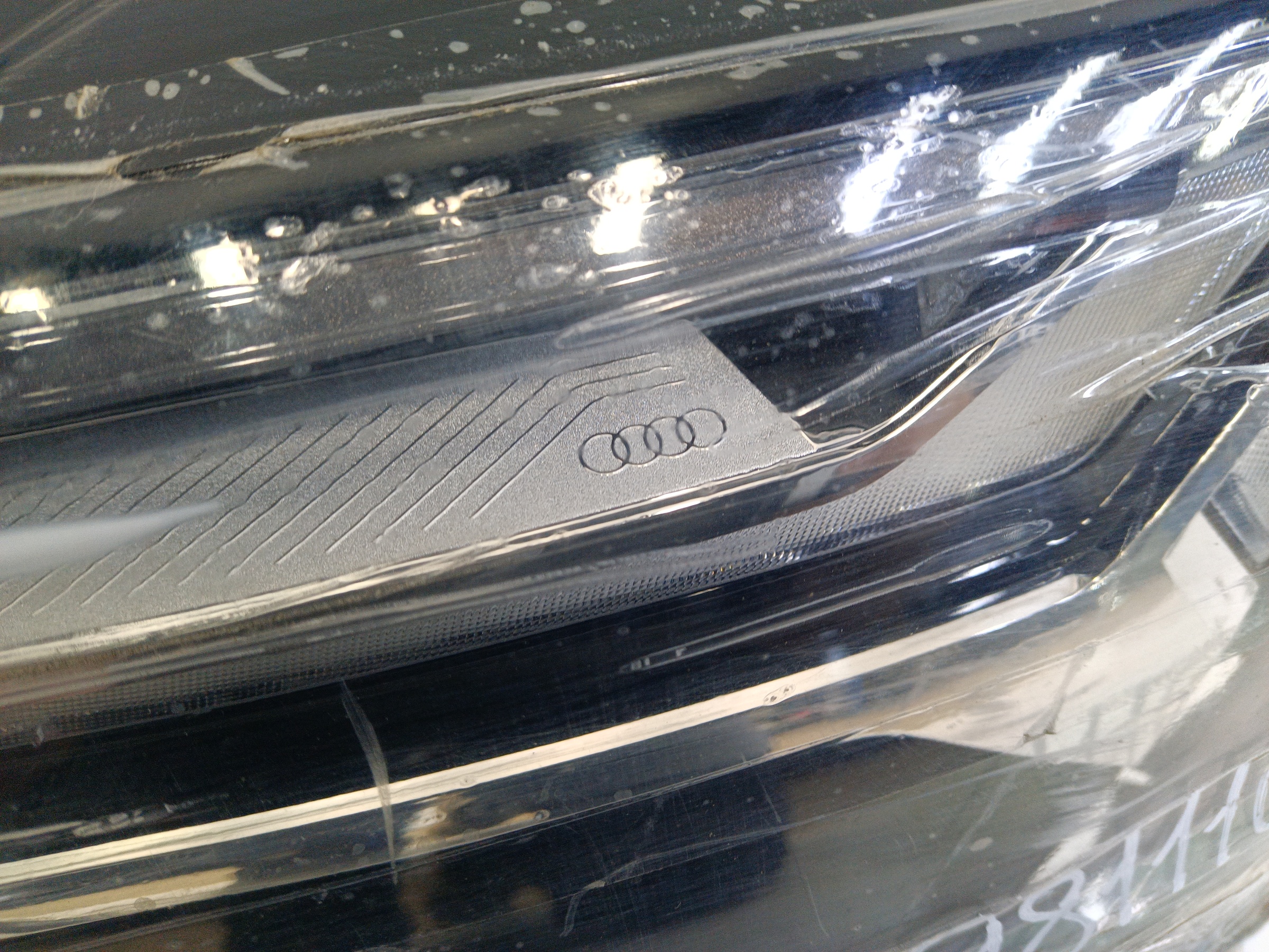 Фара передняя левая Audi Q5 2 LED