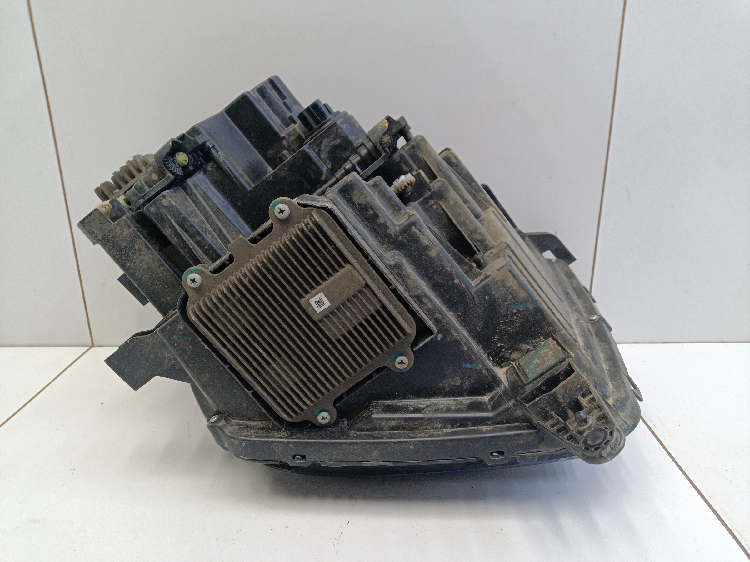 Фара передняя левая Tank 500 LED