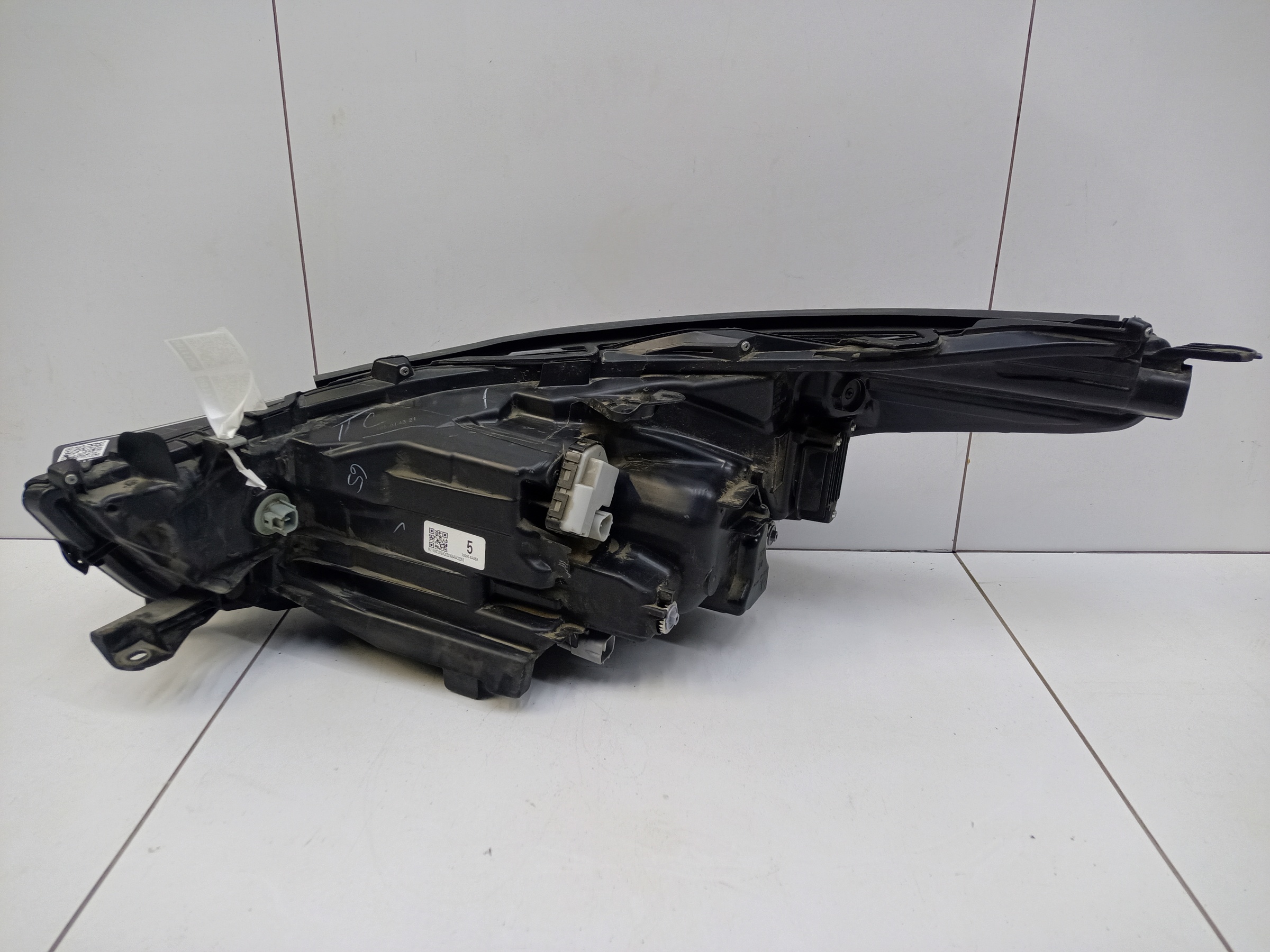 Фара передняя правая Toyota Highlander 4 LED