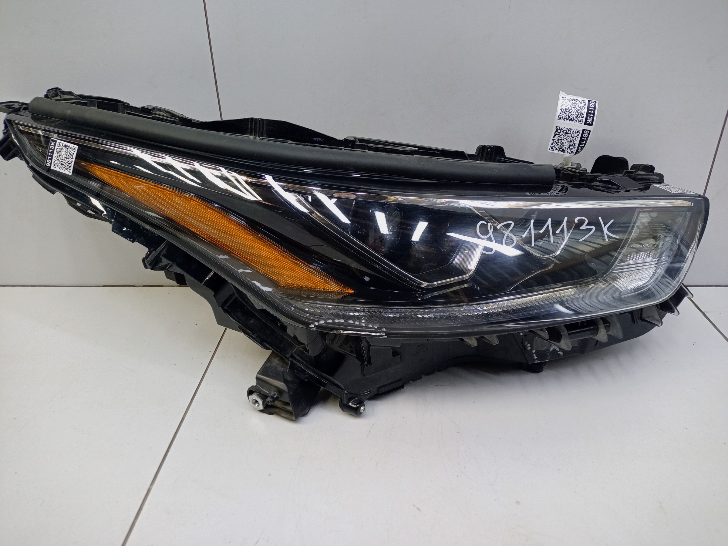 Фара передняя правая Toyota Highlander 4 LED