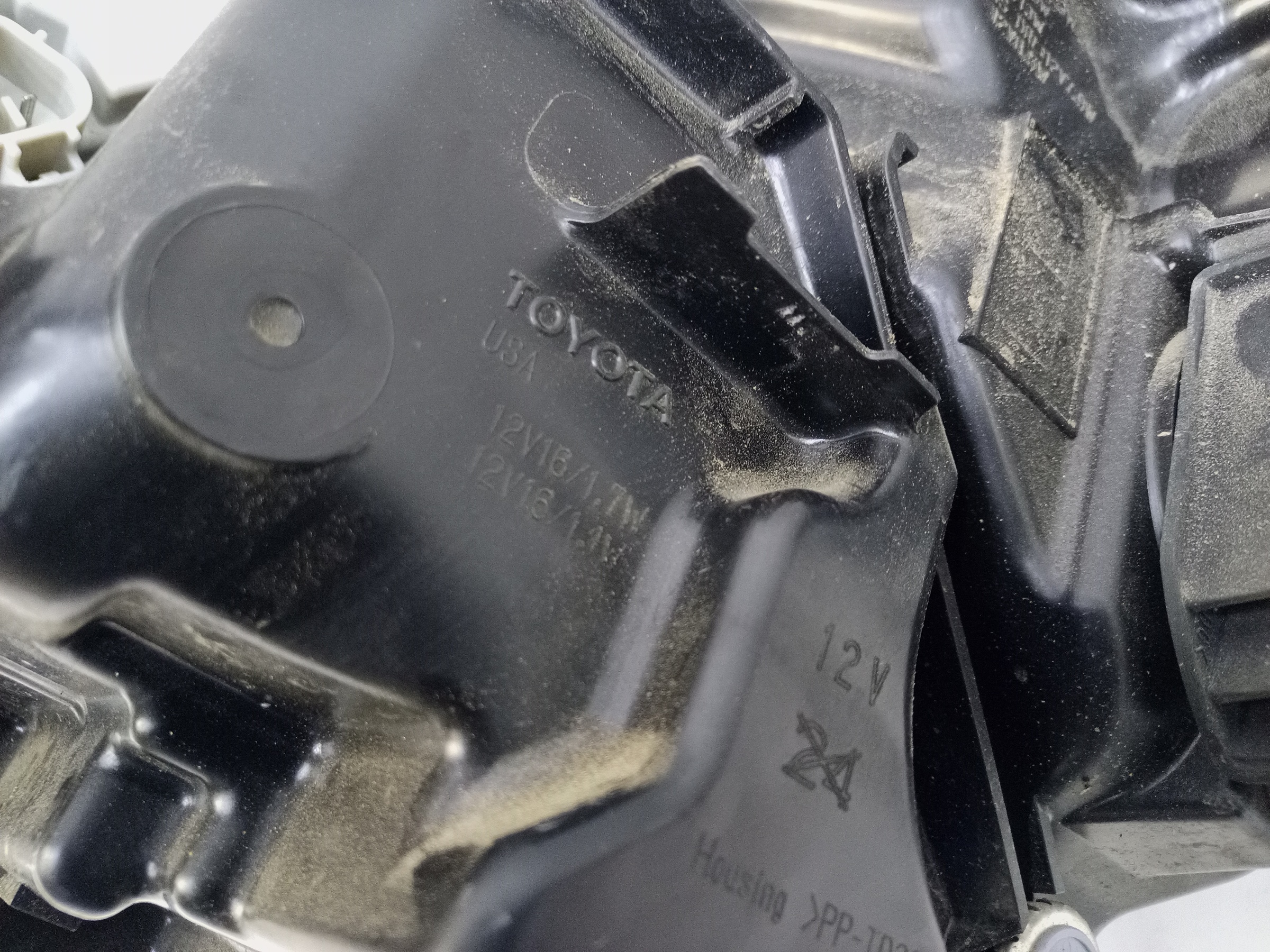 Фара передняя правая Toyota Highlander 4 LED