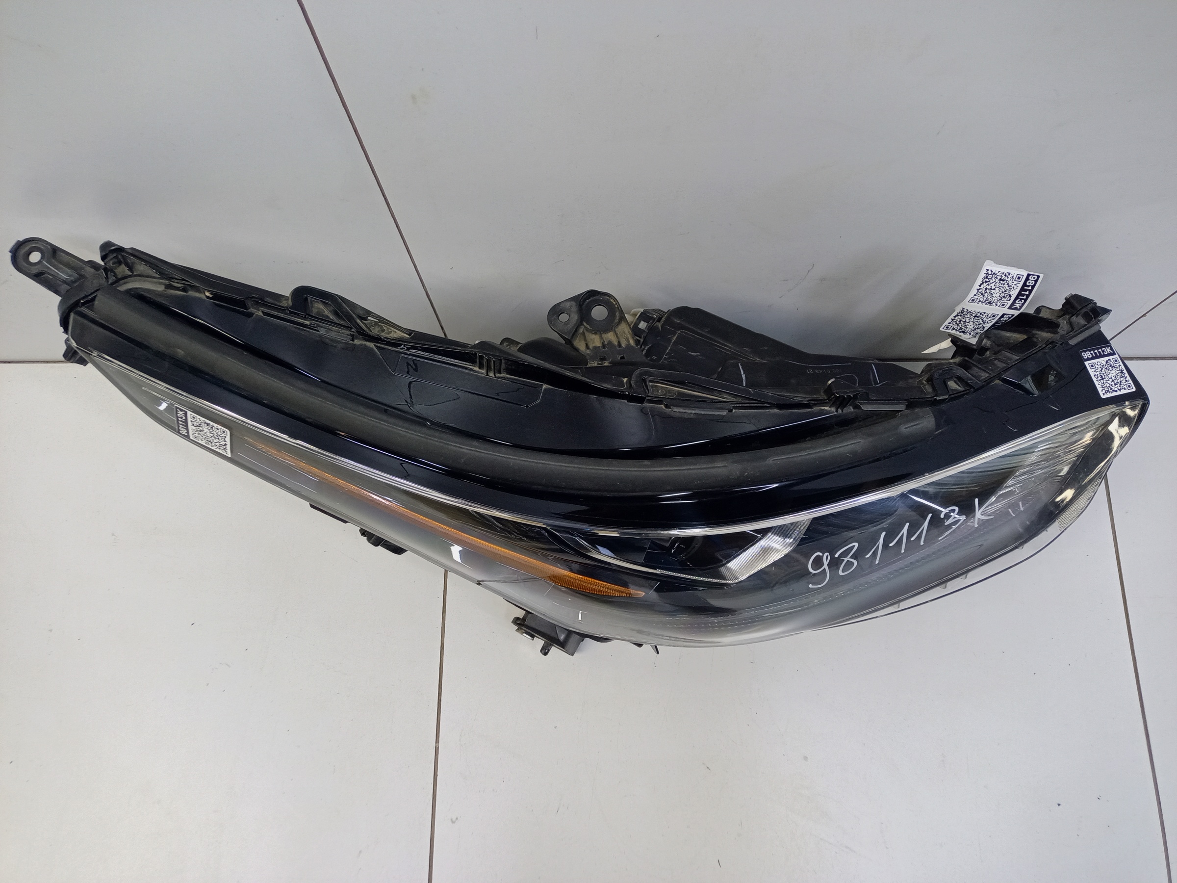 Фара передняя правая Toyota Highlander 4 LED