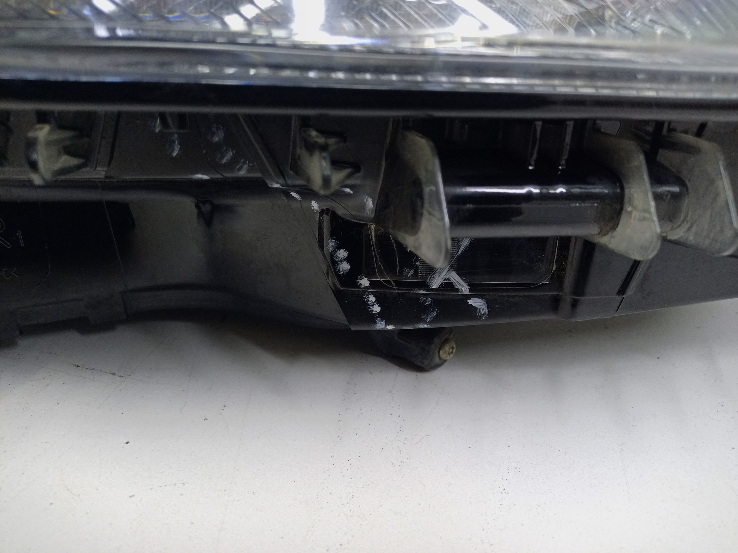 Фара передняя правая Toyota Highlander 4 LED