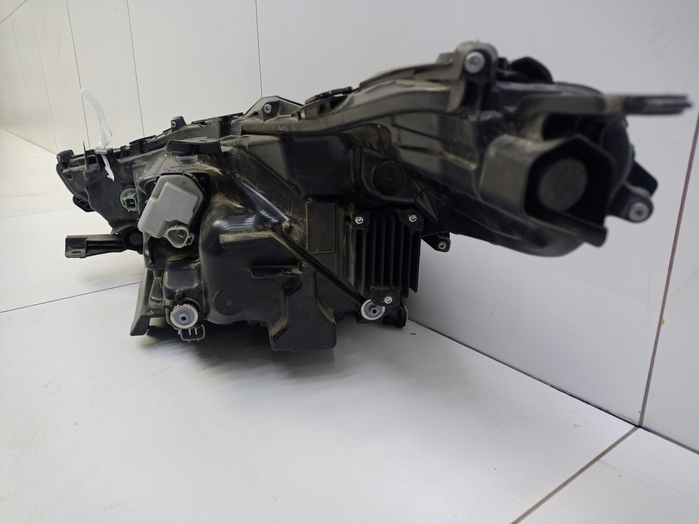 Фара передняя правая Toyota Highlander 4 LED