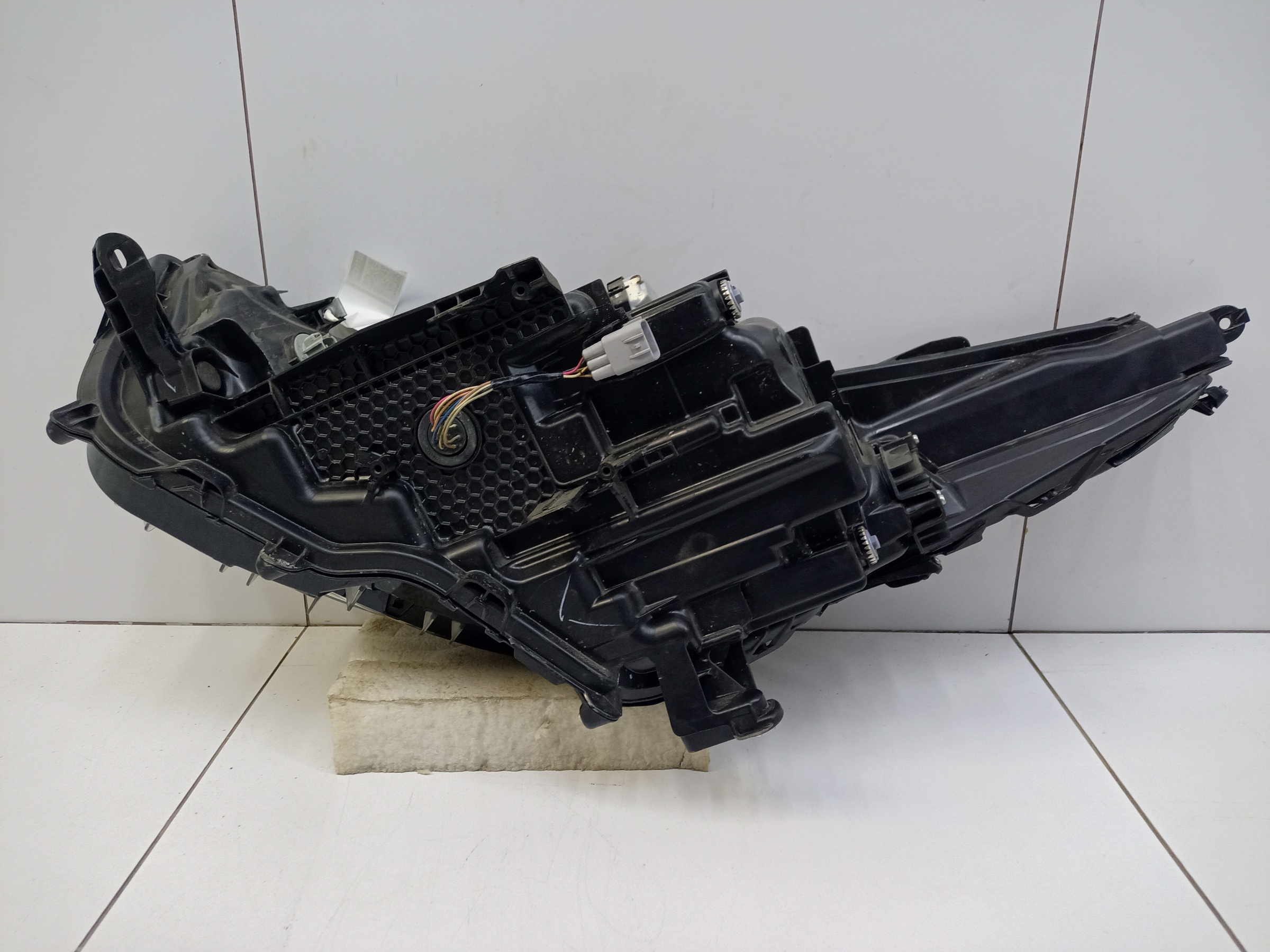 Фара передняя правая Toyota Highlander 4 LED