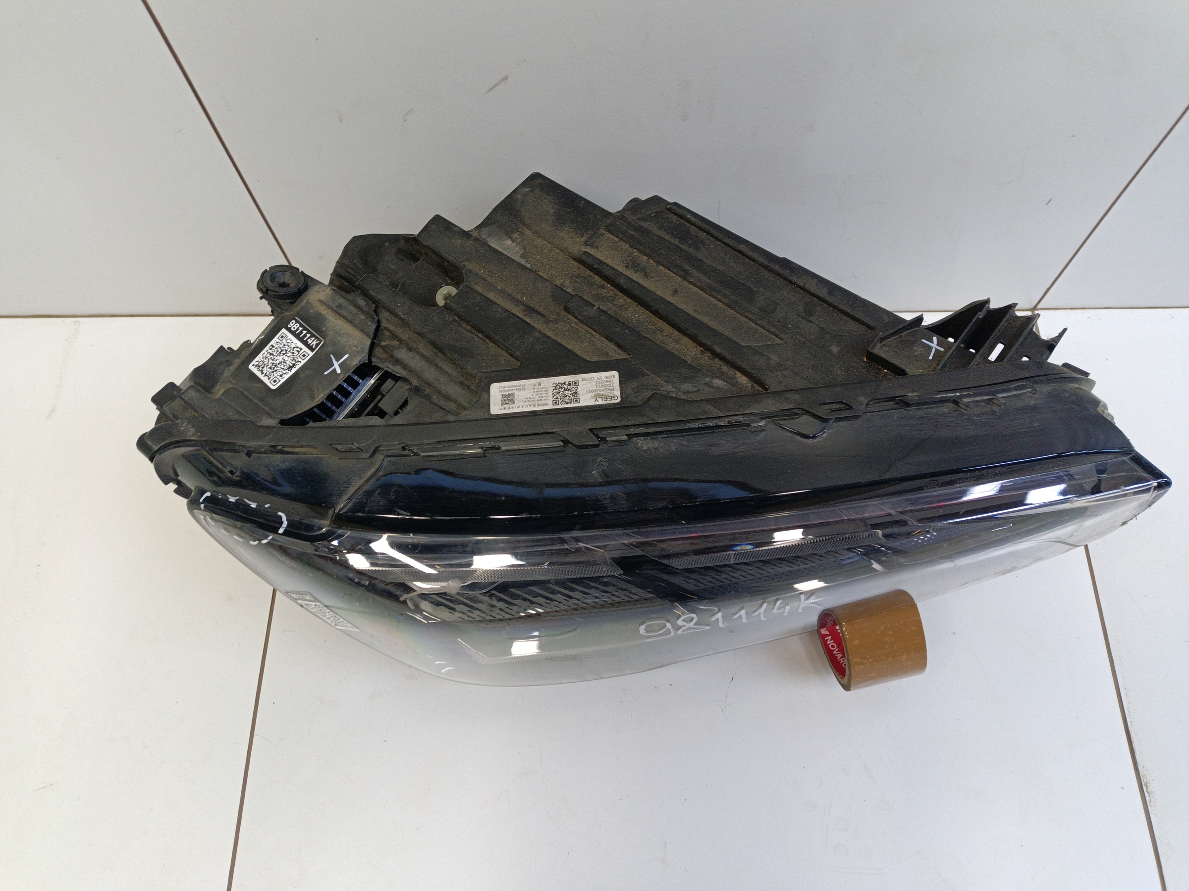 Фара передняя правая Geely Monjaro LED