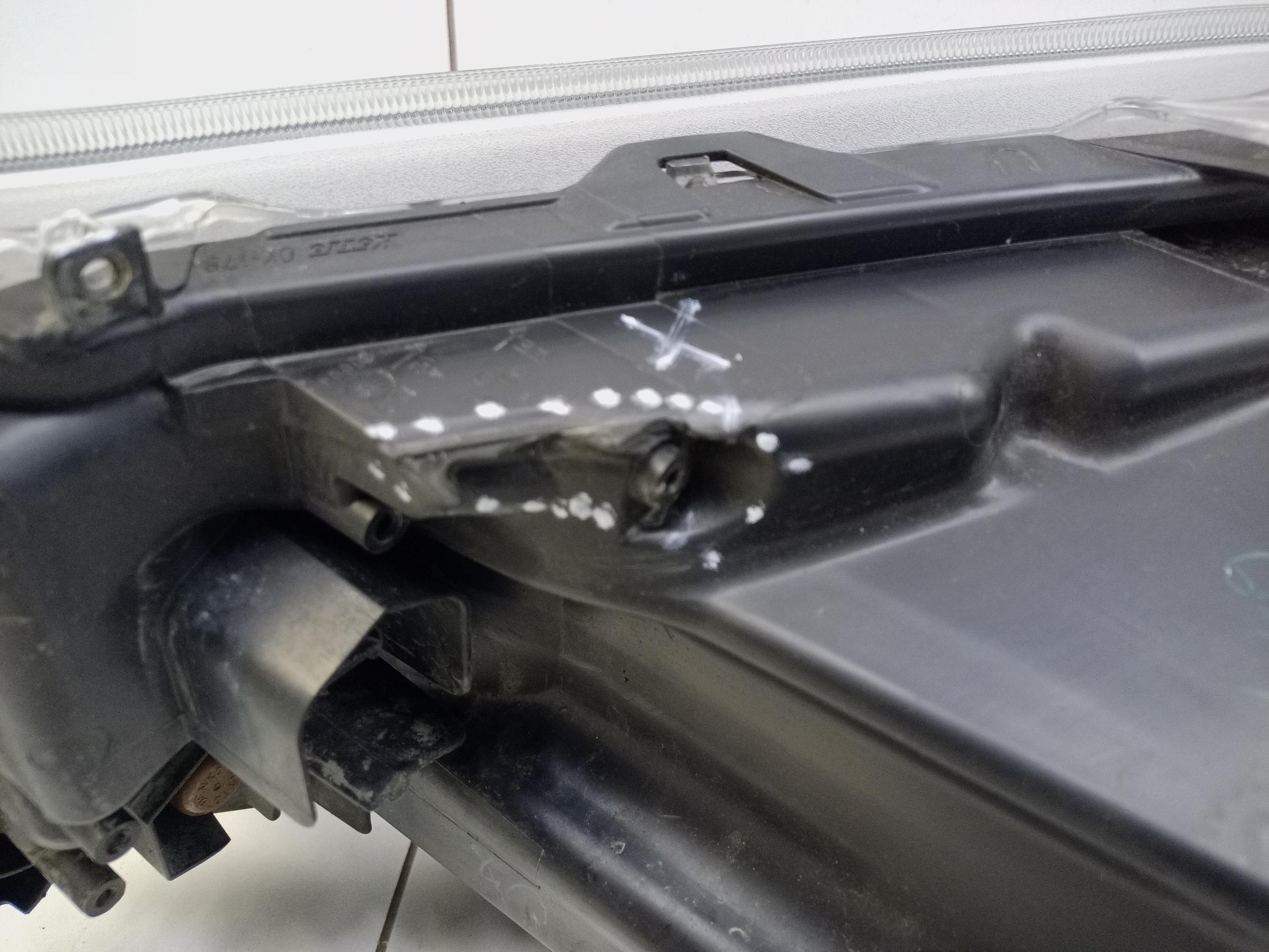 Фара передняя правая Toyota Hilux 8 Restail LED