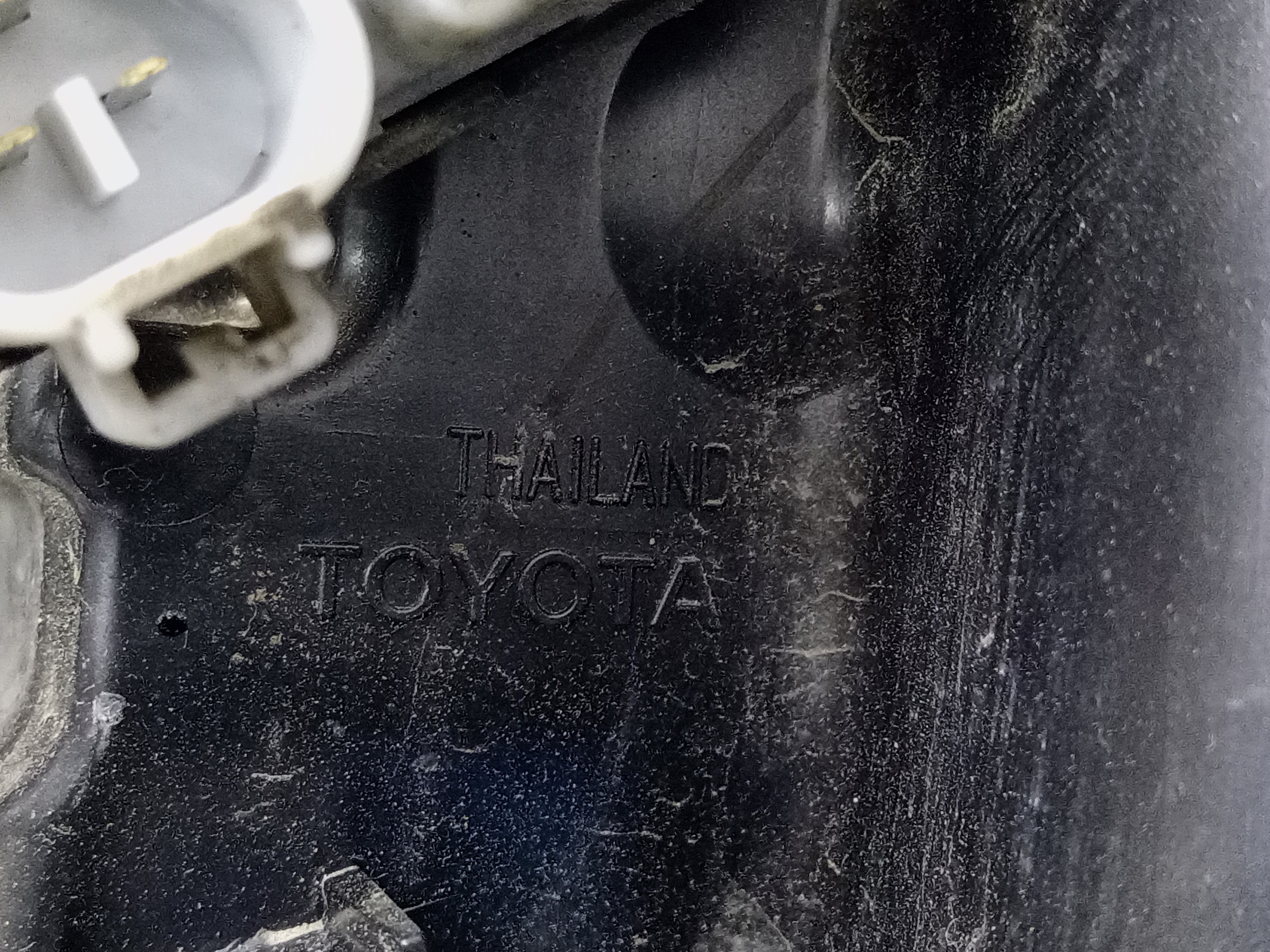 Фара передняя правая Toyota Hilux 8 Restail LED