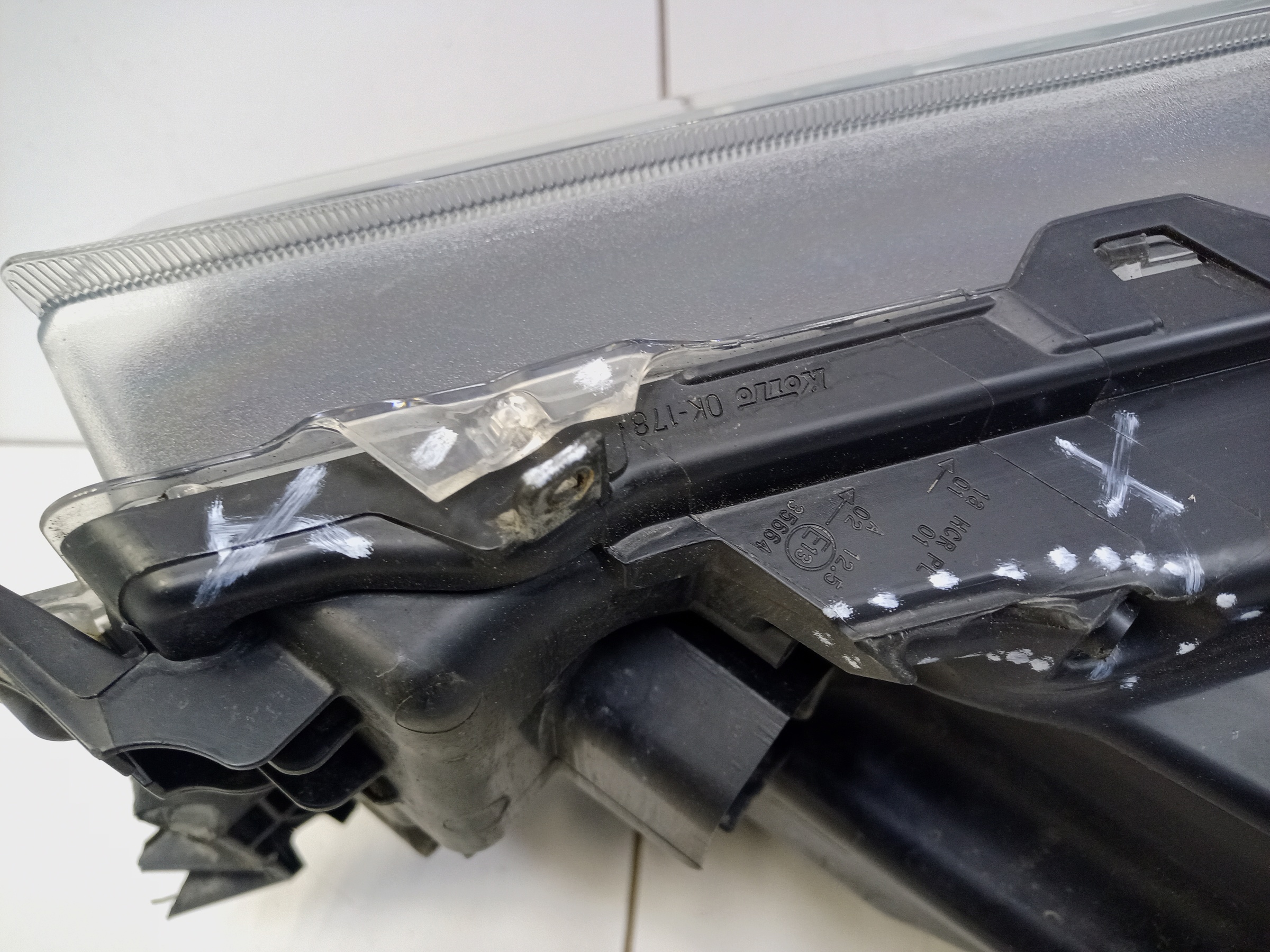 Фара передняя правая Toyota Hilux 8 Restail LED